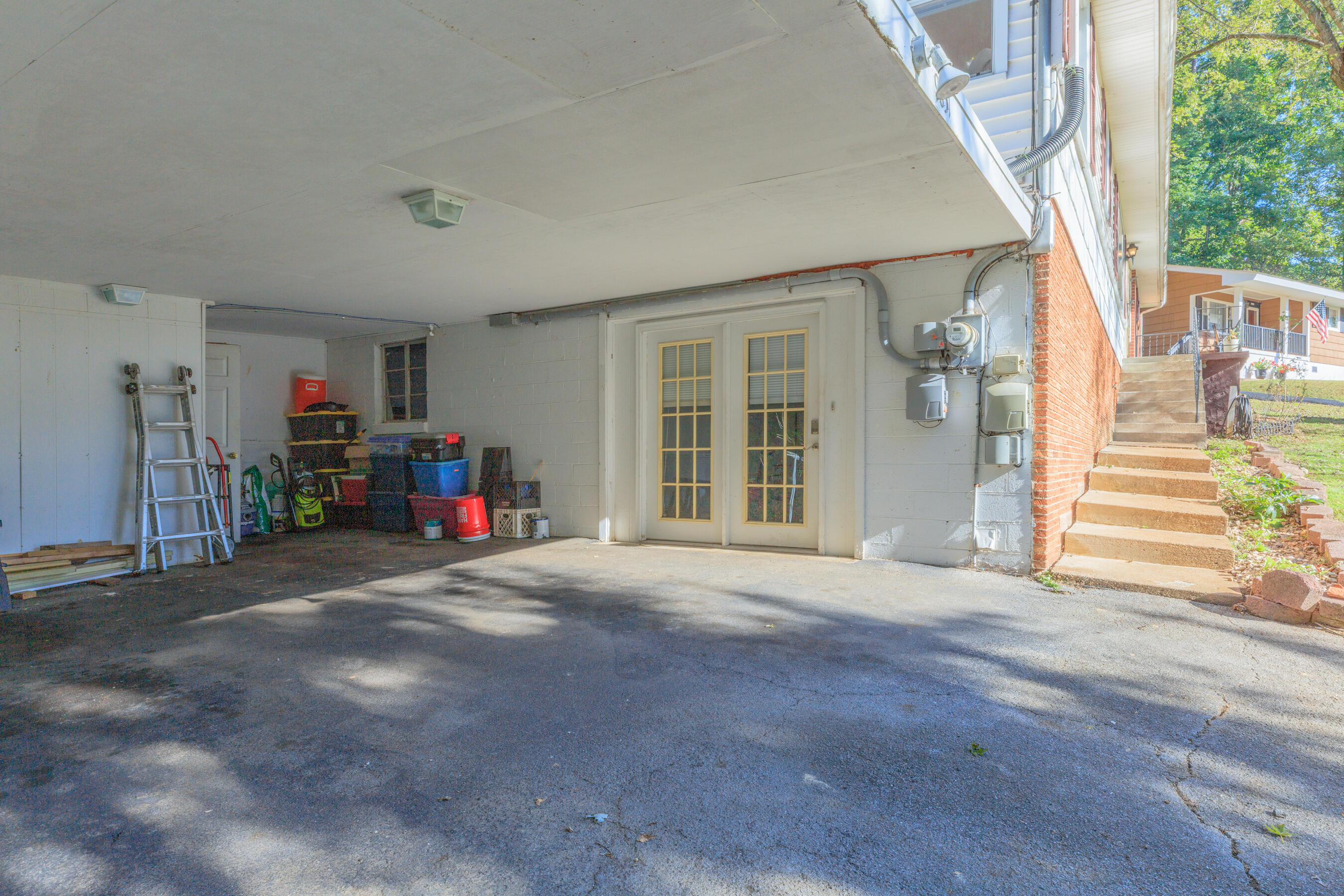 9851 Millsaps Street