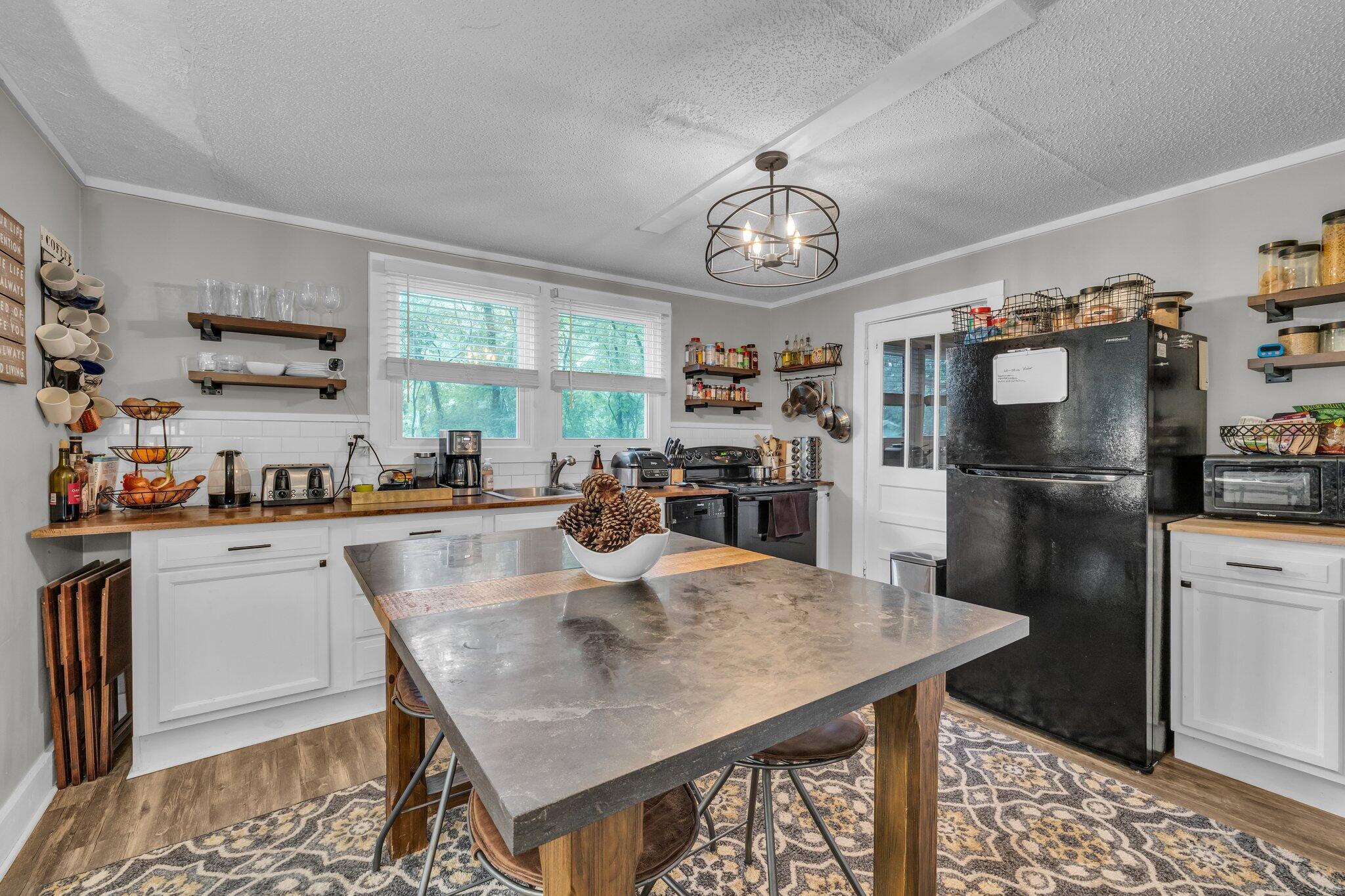 2106 Tunnel Boulevard