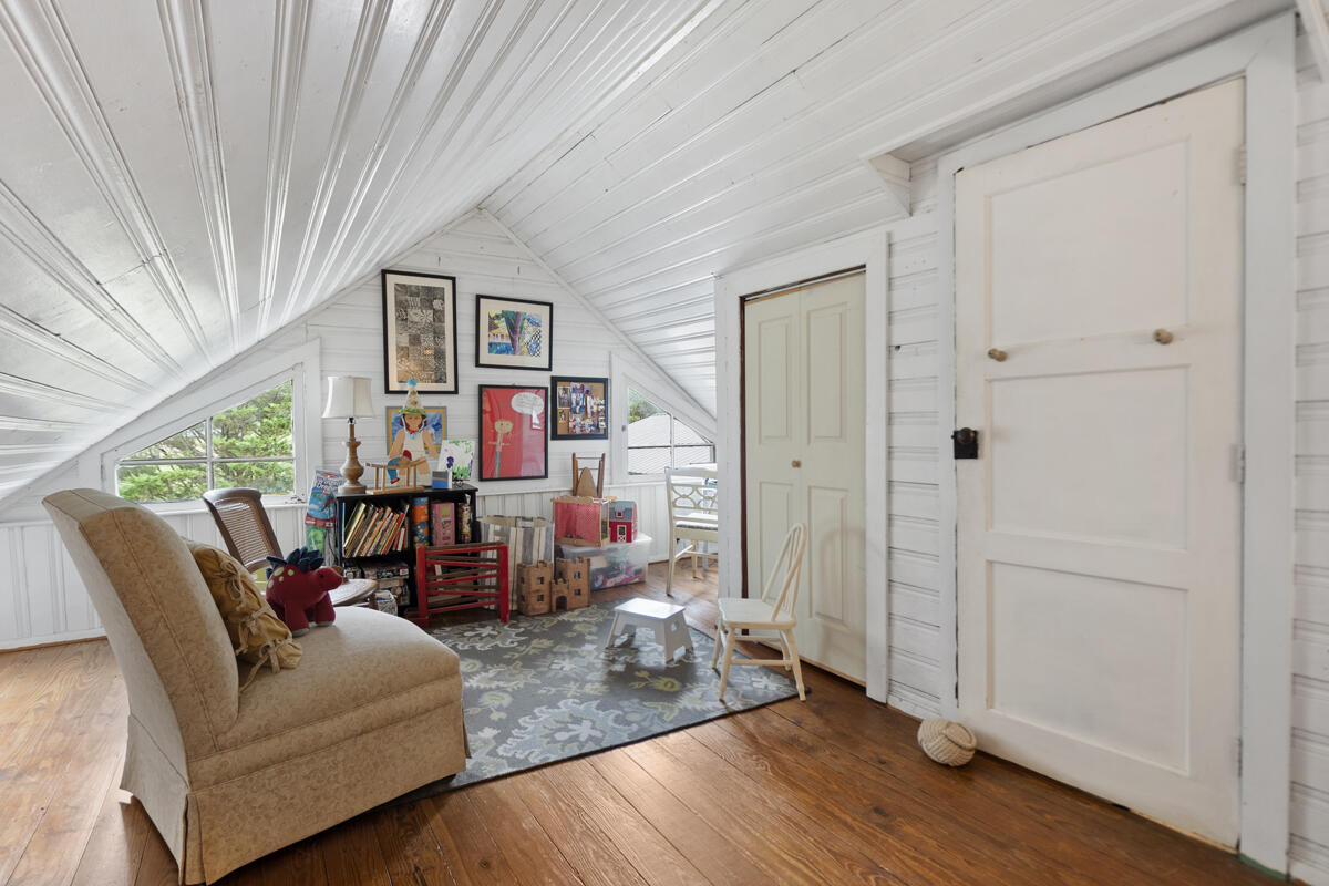 461 Richards Lane
