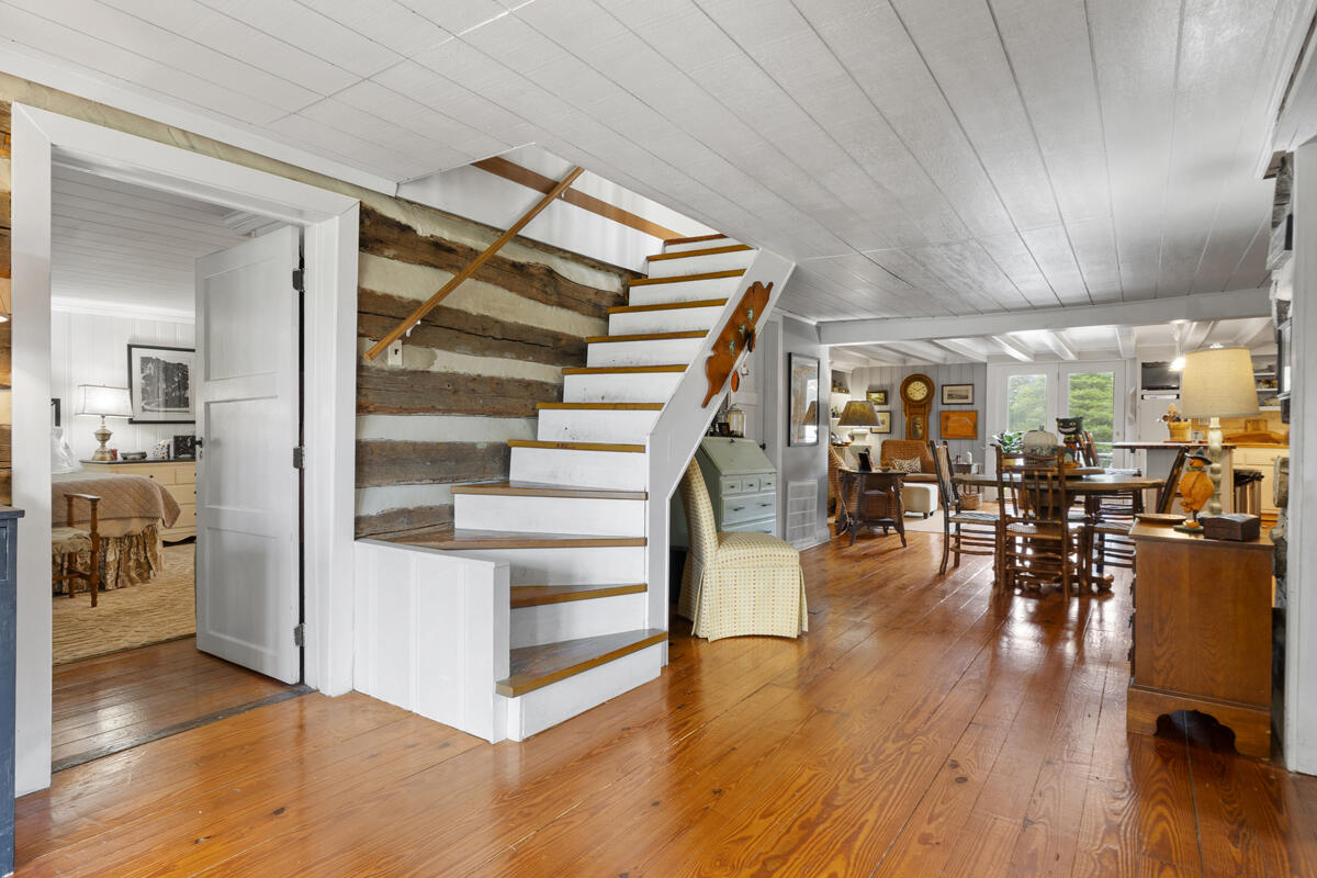 461 Richards Lane
