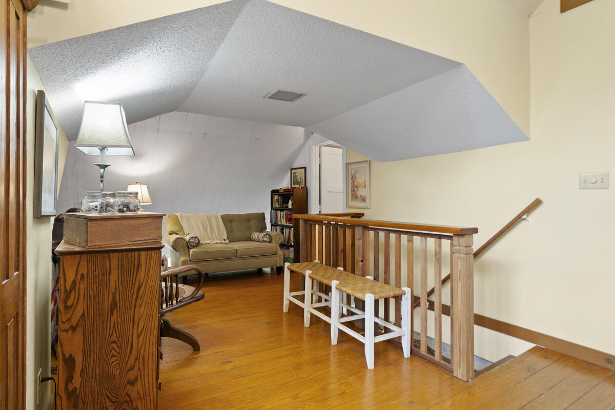 461 Richards Lane