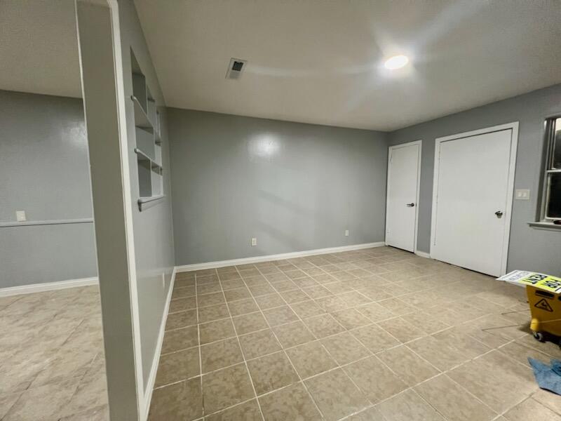 6105 Wentworth Avenue