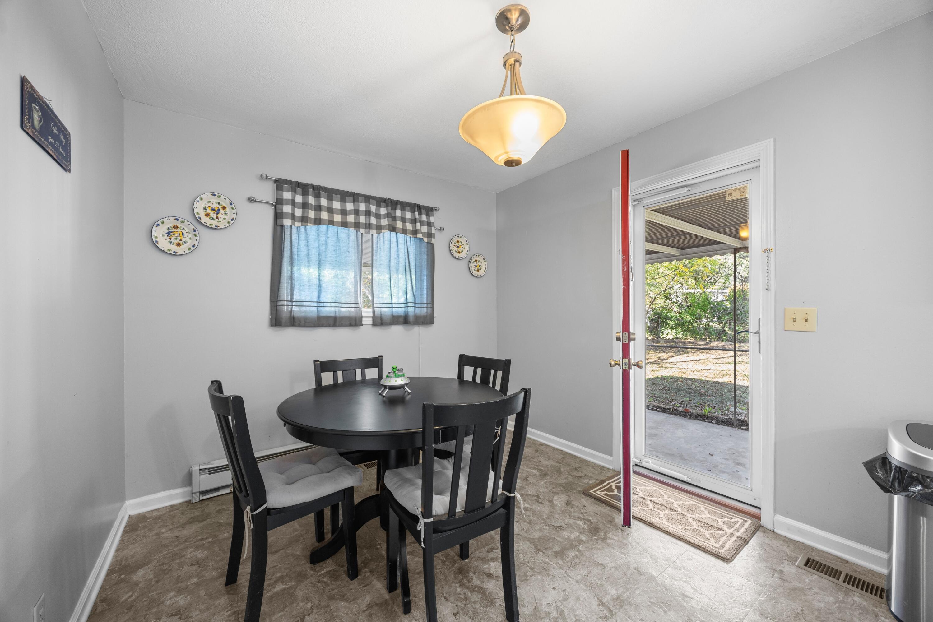 1422 Cloverdale Circle