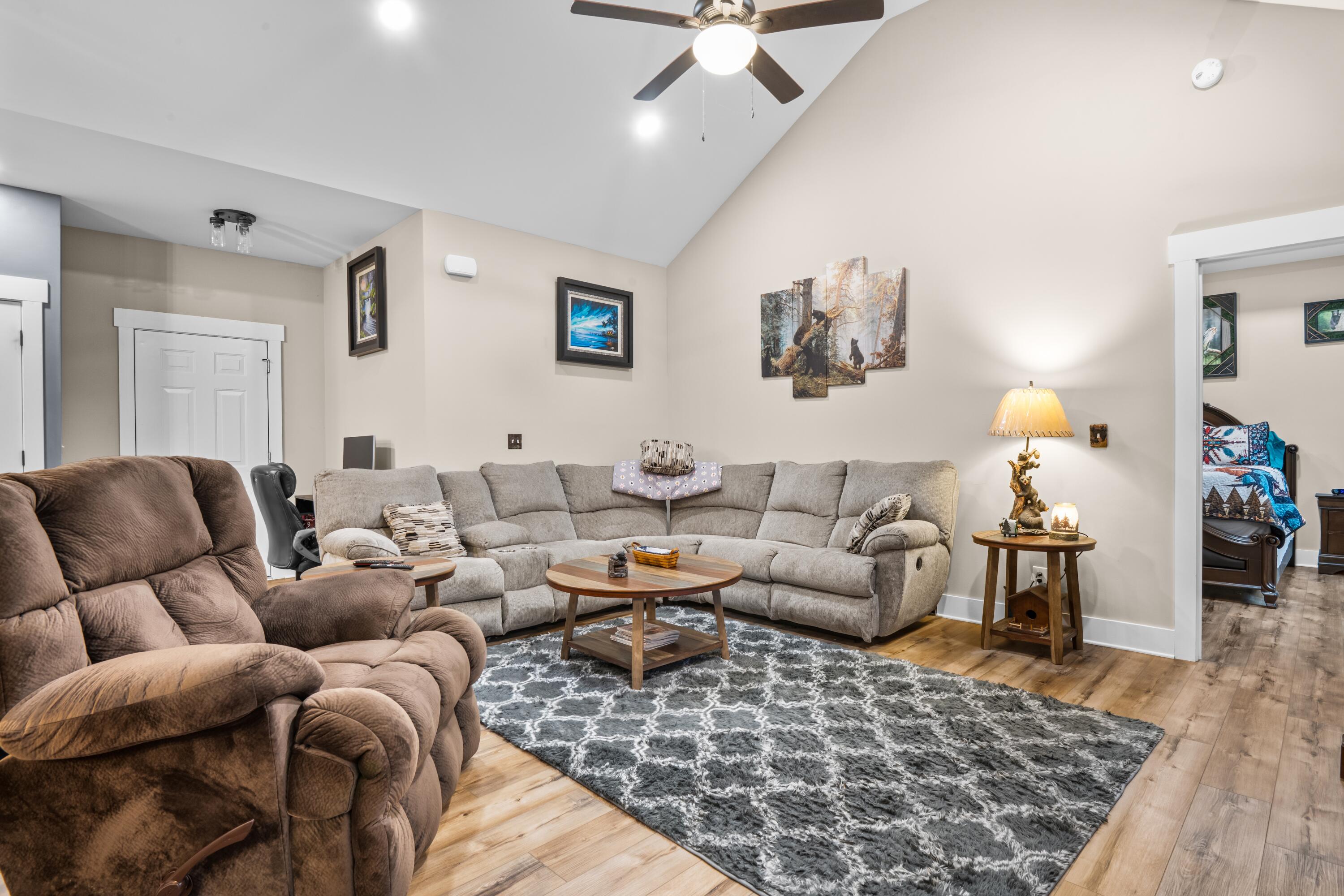 84 Star Way, Chatsworth