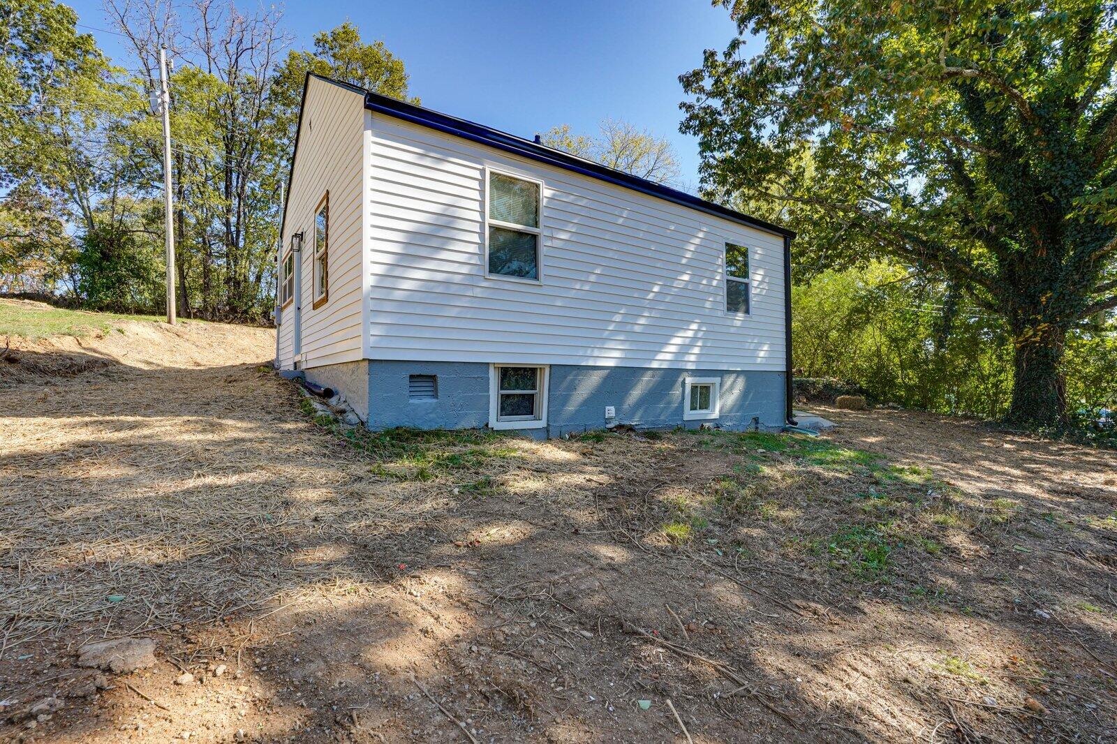 927 Hulana Street, Rossville