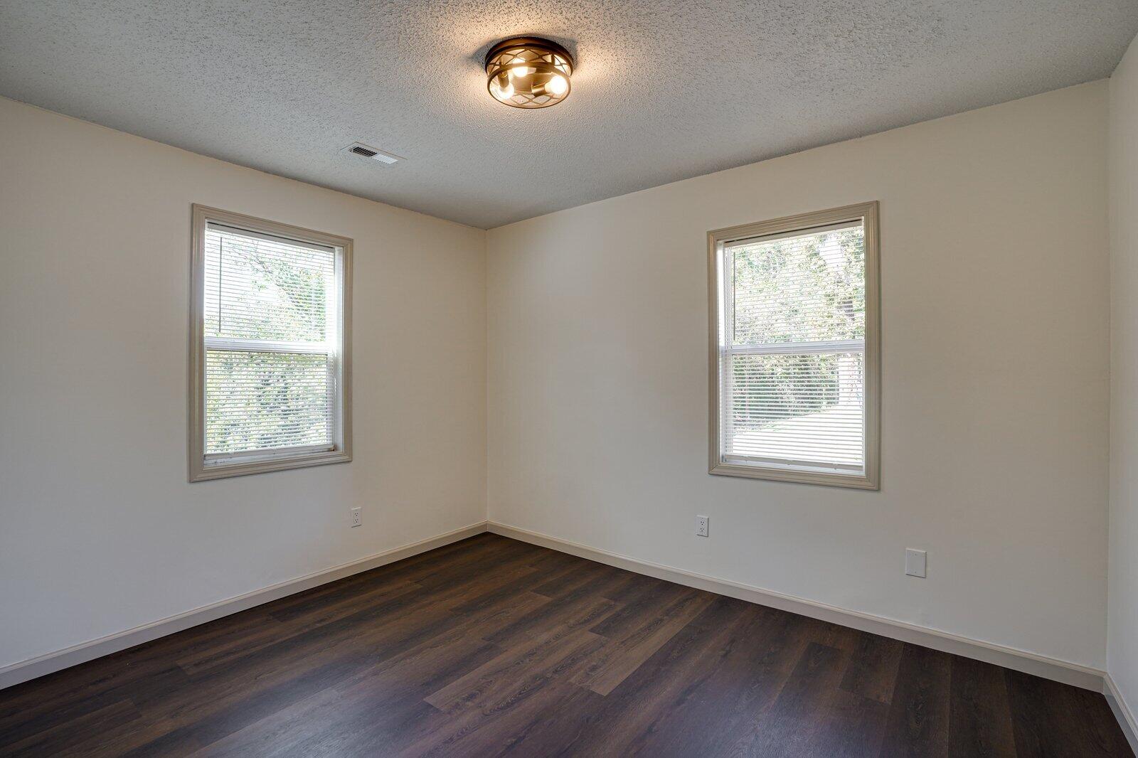 927 Hulana Street, Rossville