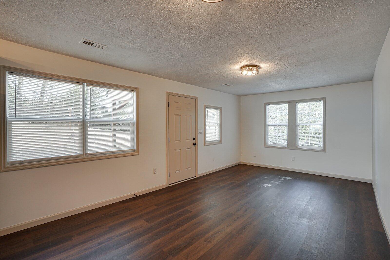 927 Hulana Street, Rossville