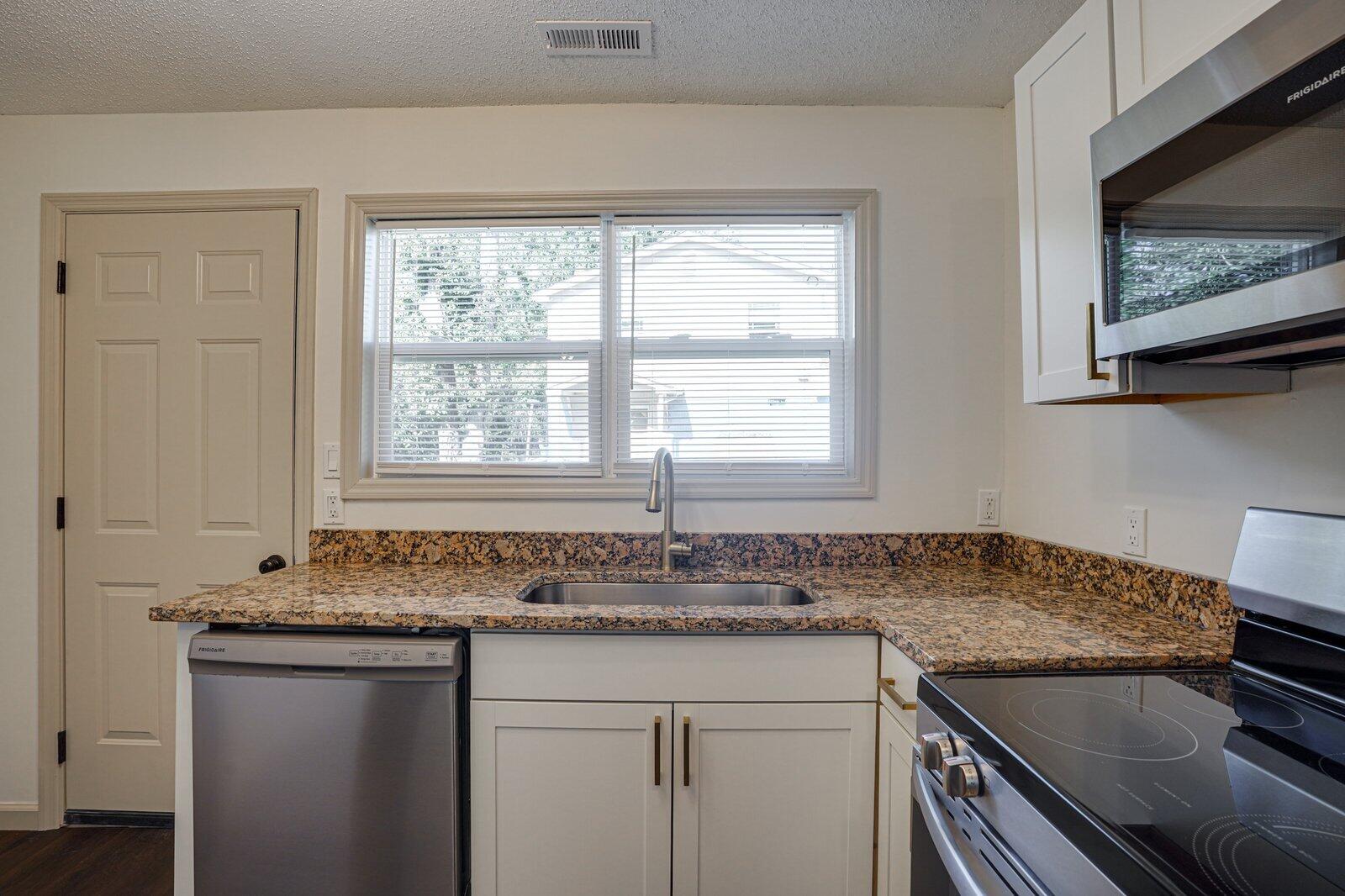 927 Hulana Street, Rossville