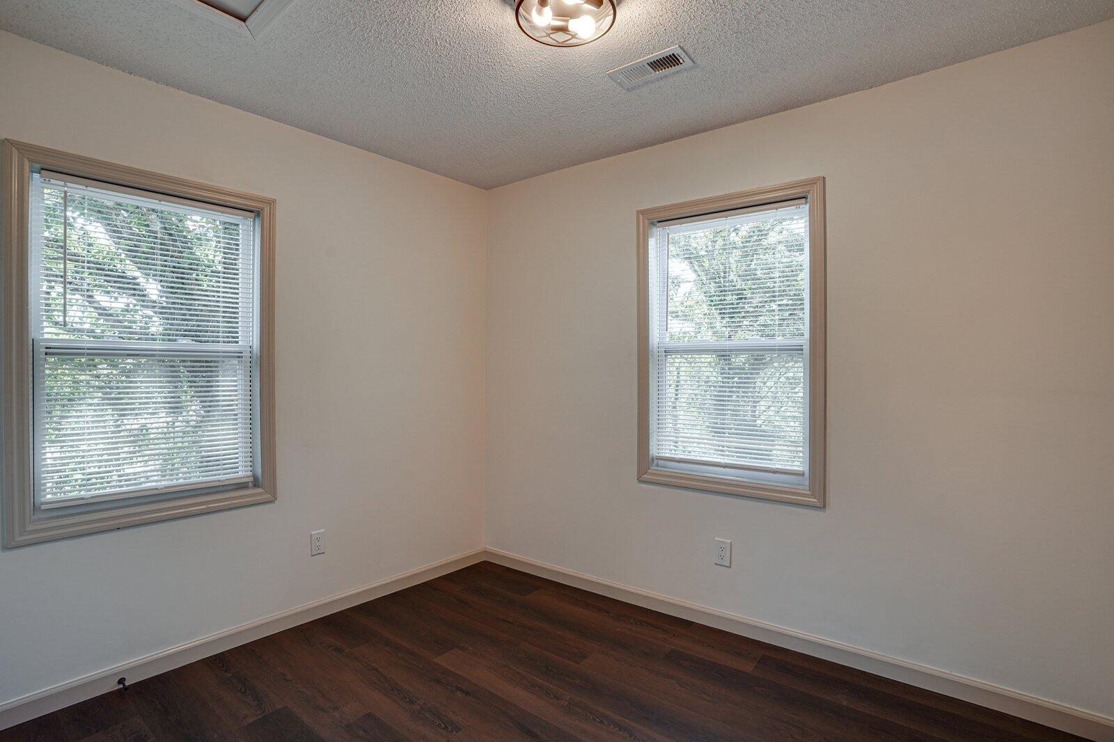 927 Hulana Street, Rossville