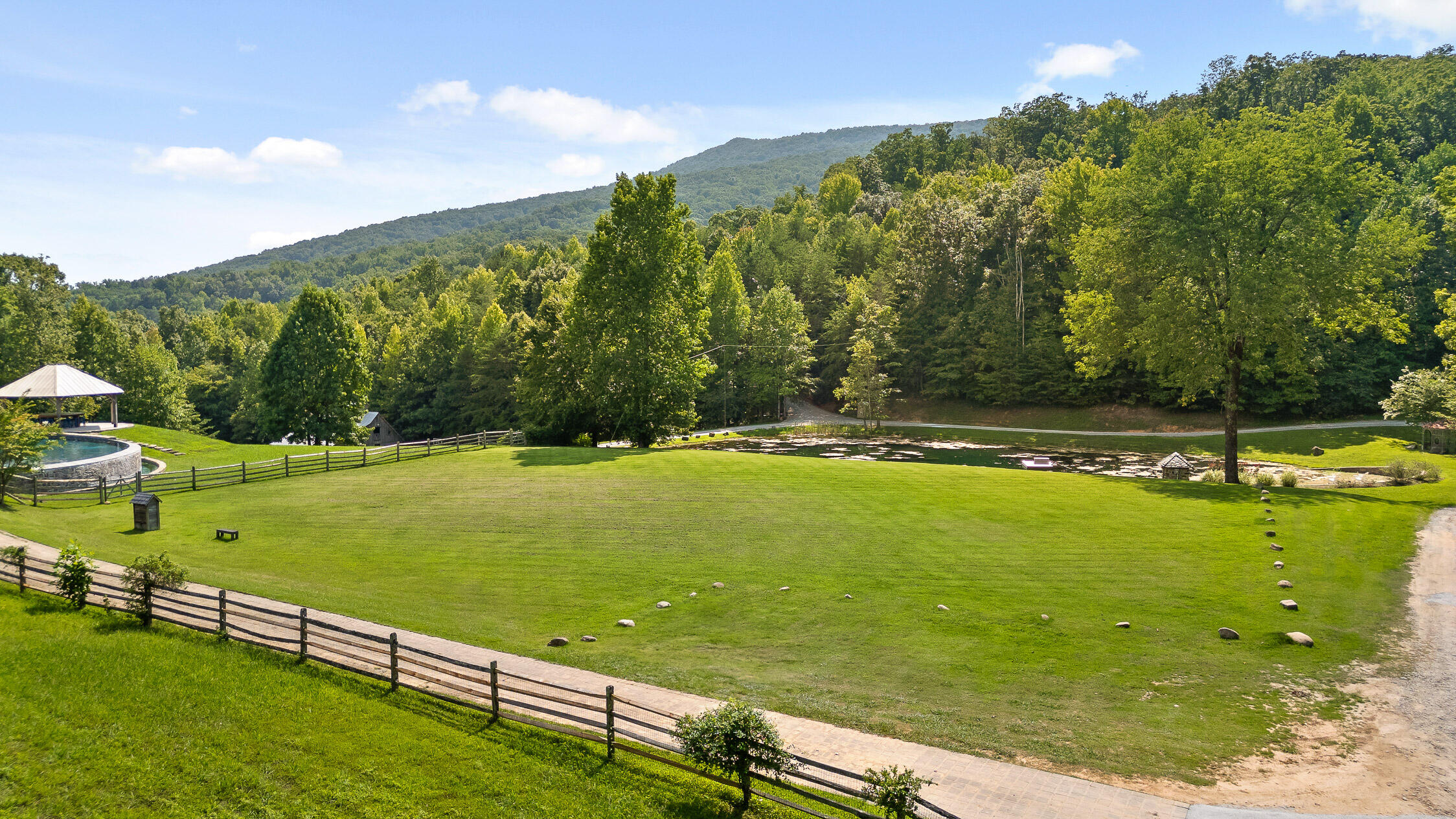 0 Mountain Parkway, 101