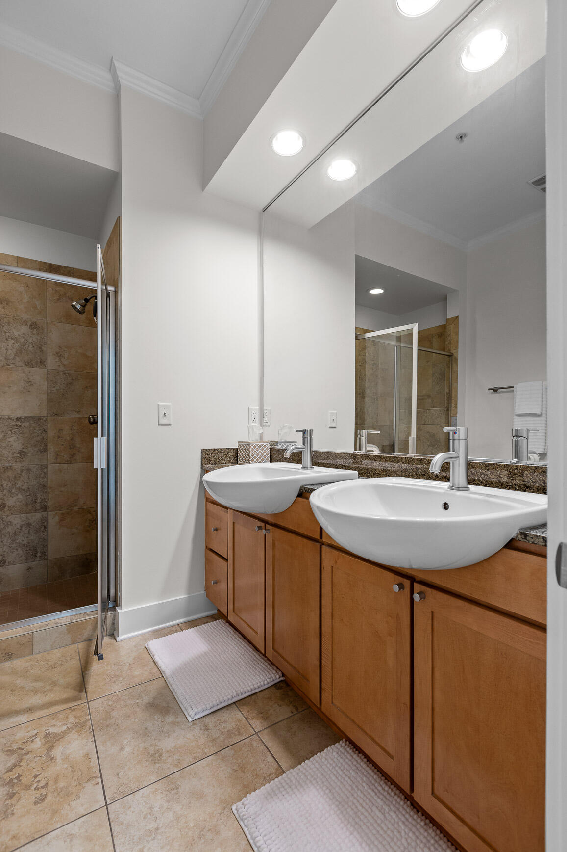 129 Walnut Street, 122