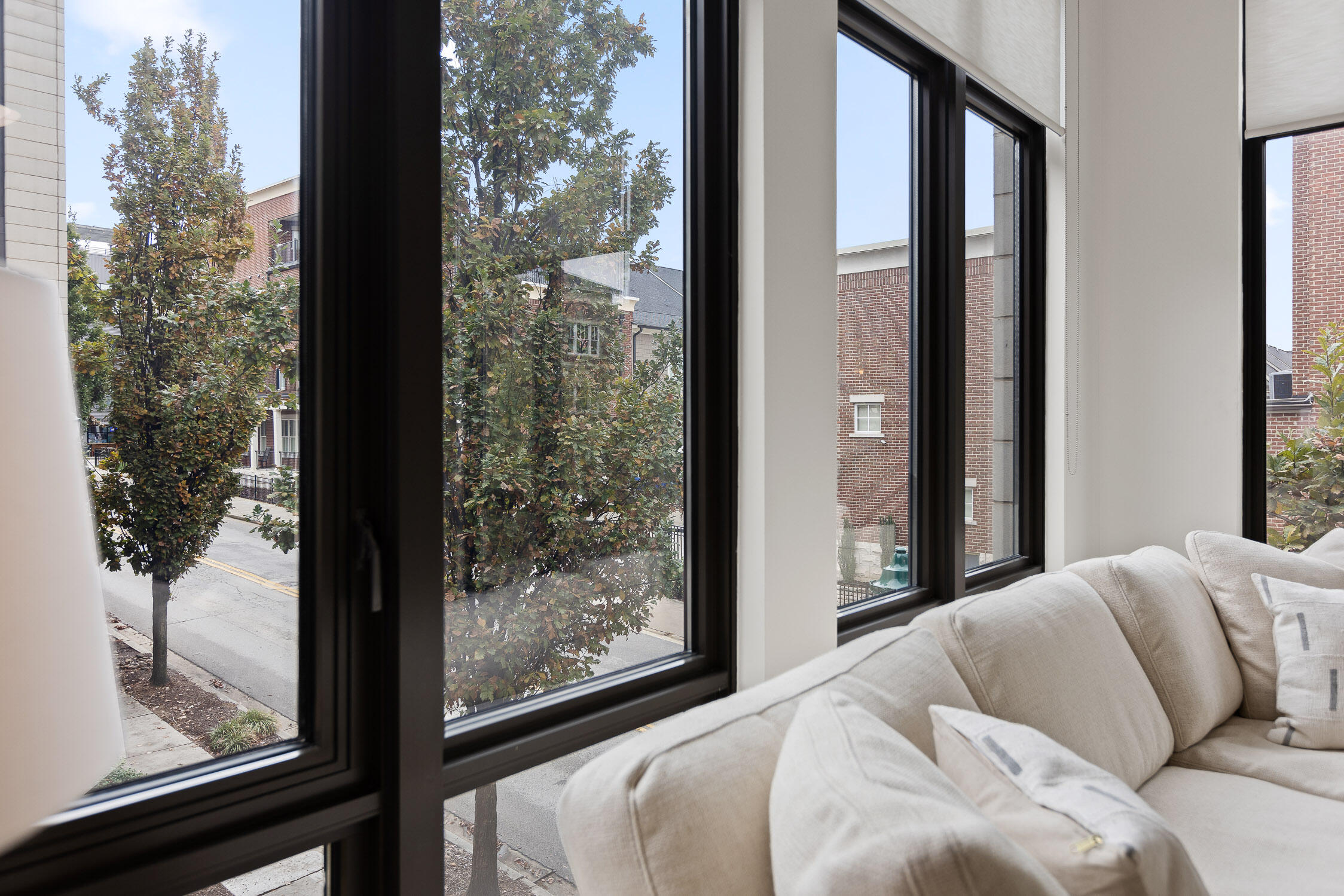 129 Walnut Street, 122