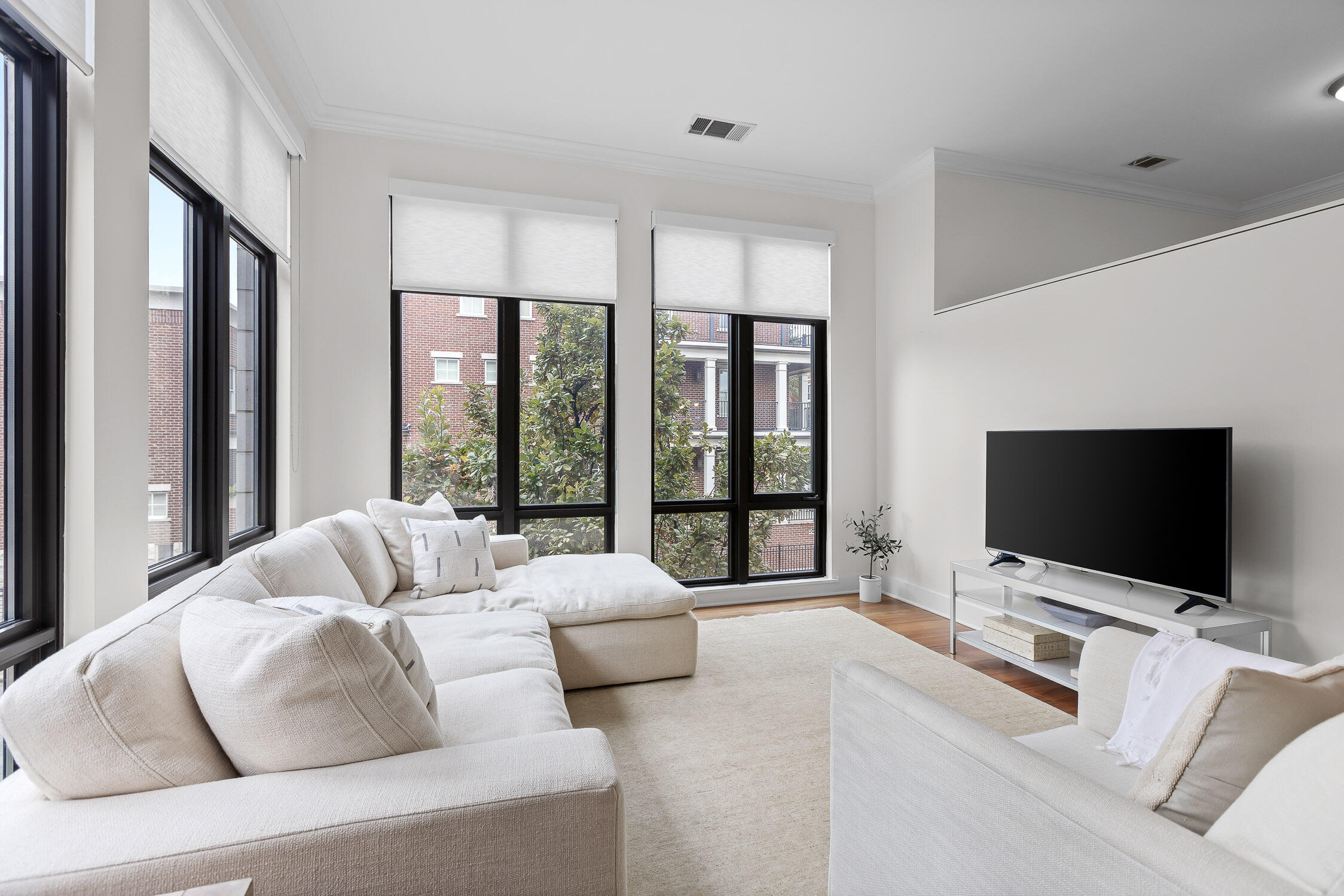 129 Walnut Street, 122