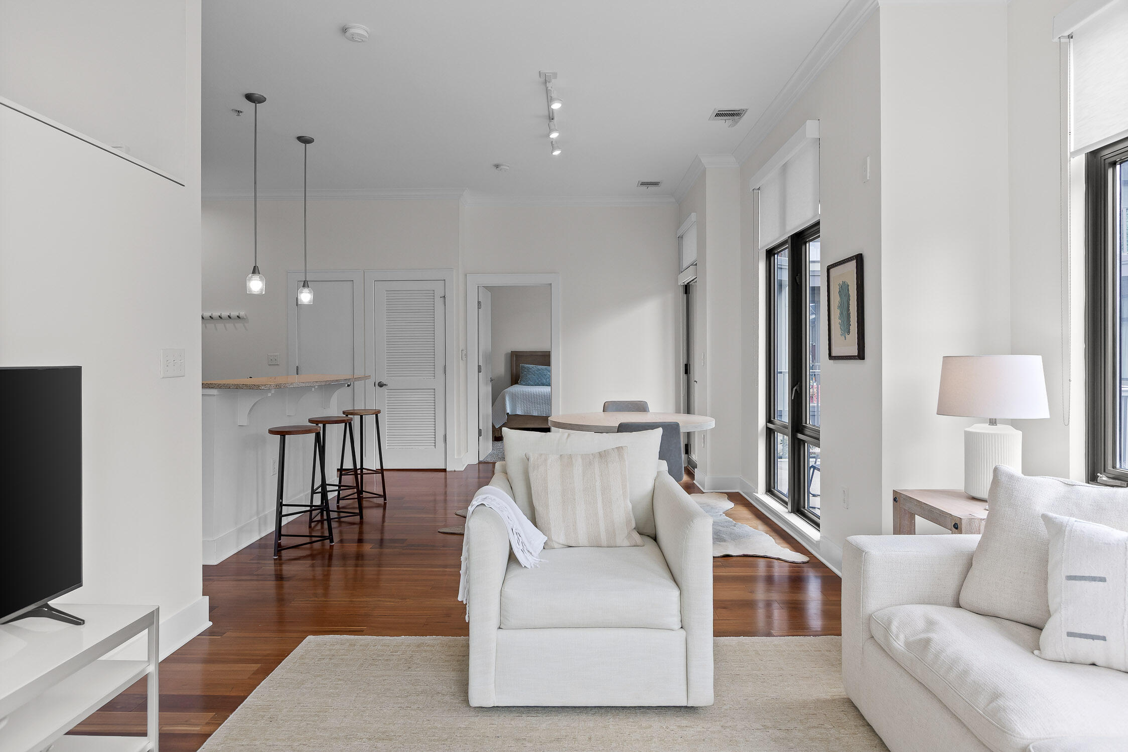 129 Walnut Street, 122