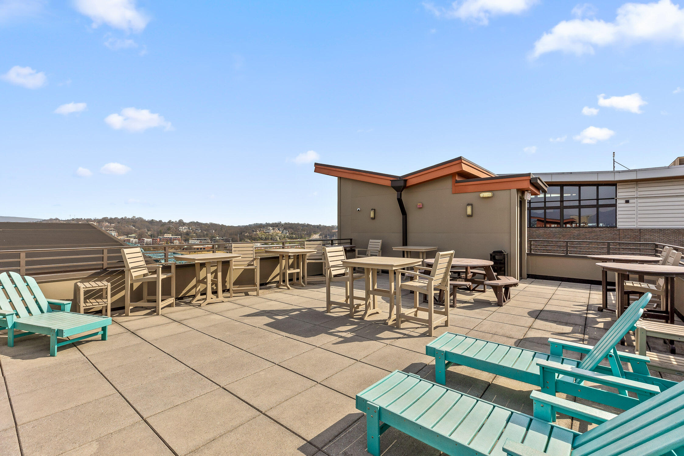 129 Walnut Street, 122