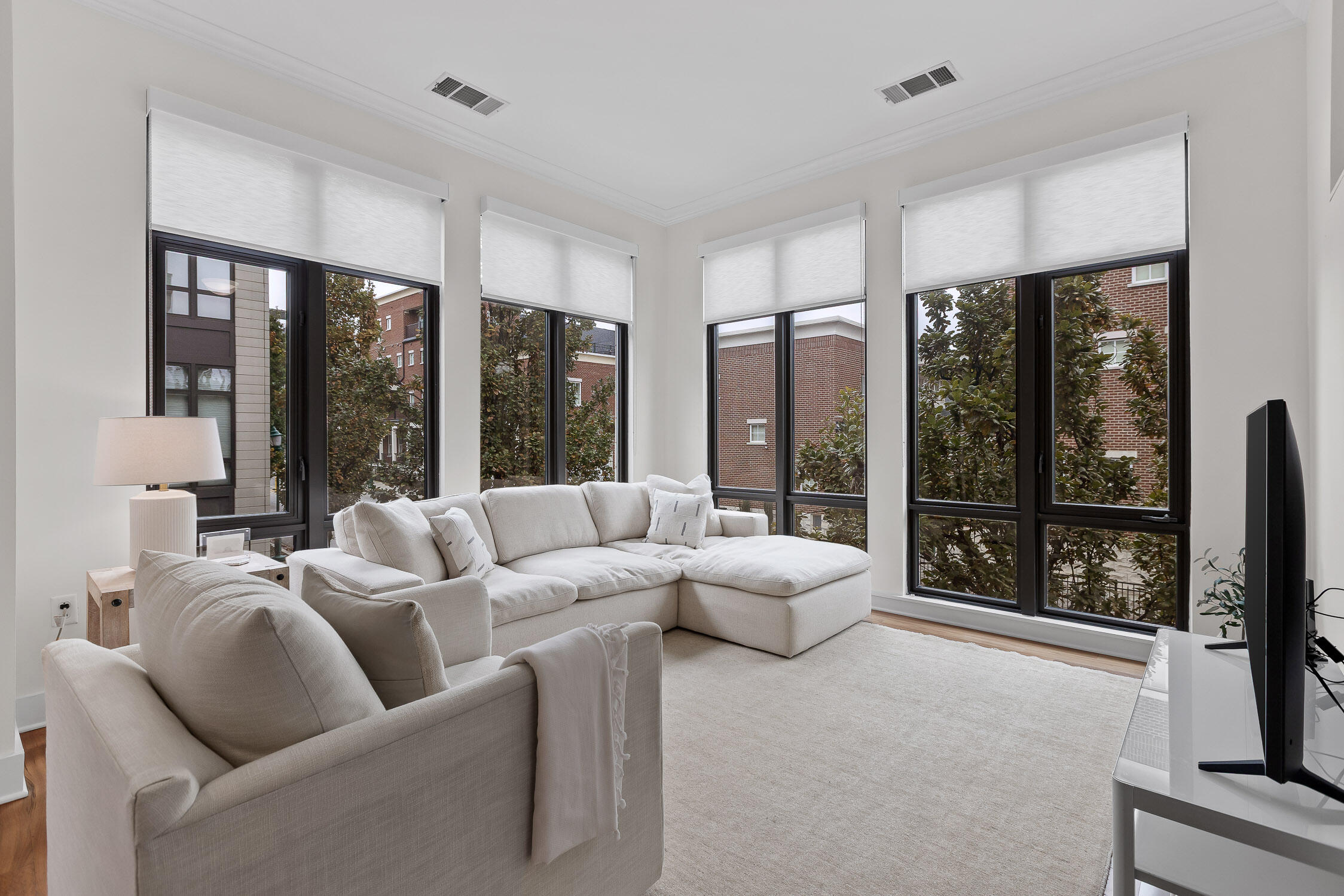 129 Walnut Street, 122