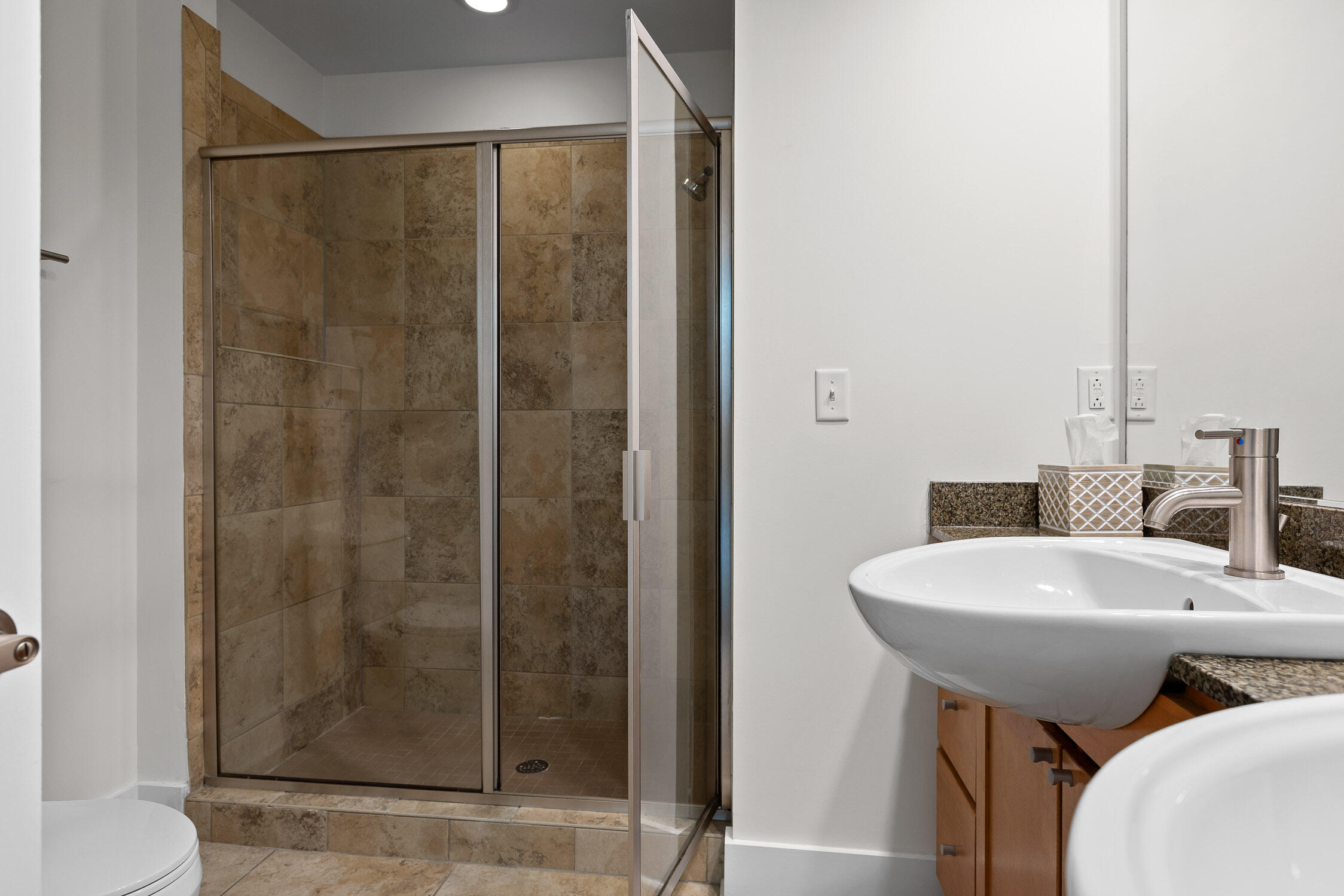 129 Walnut Street, 122