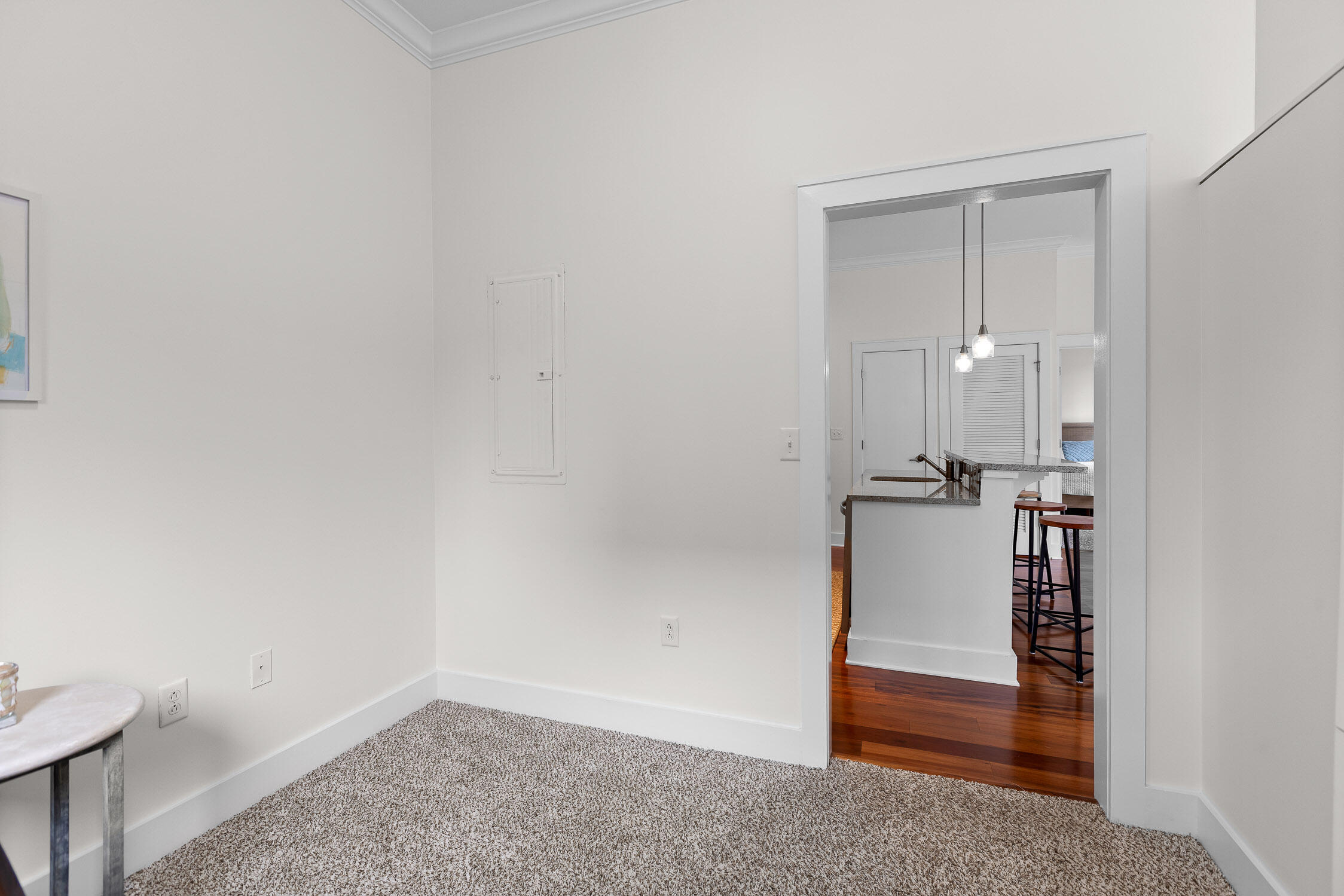 129 Walnut Street, 122