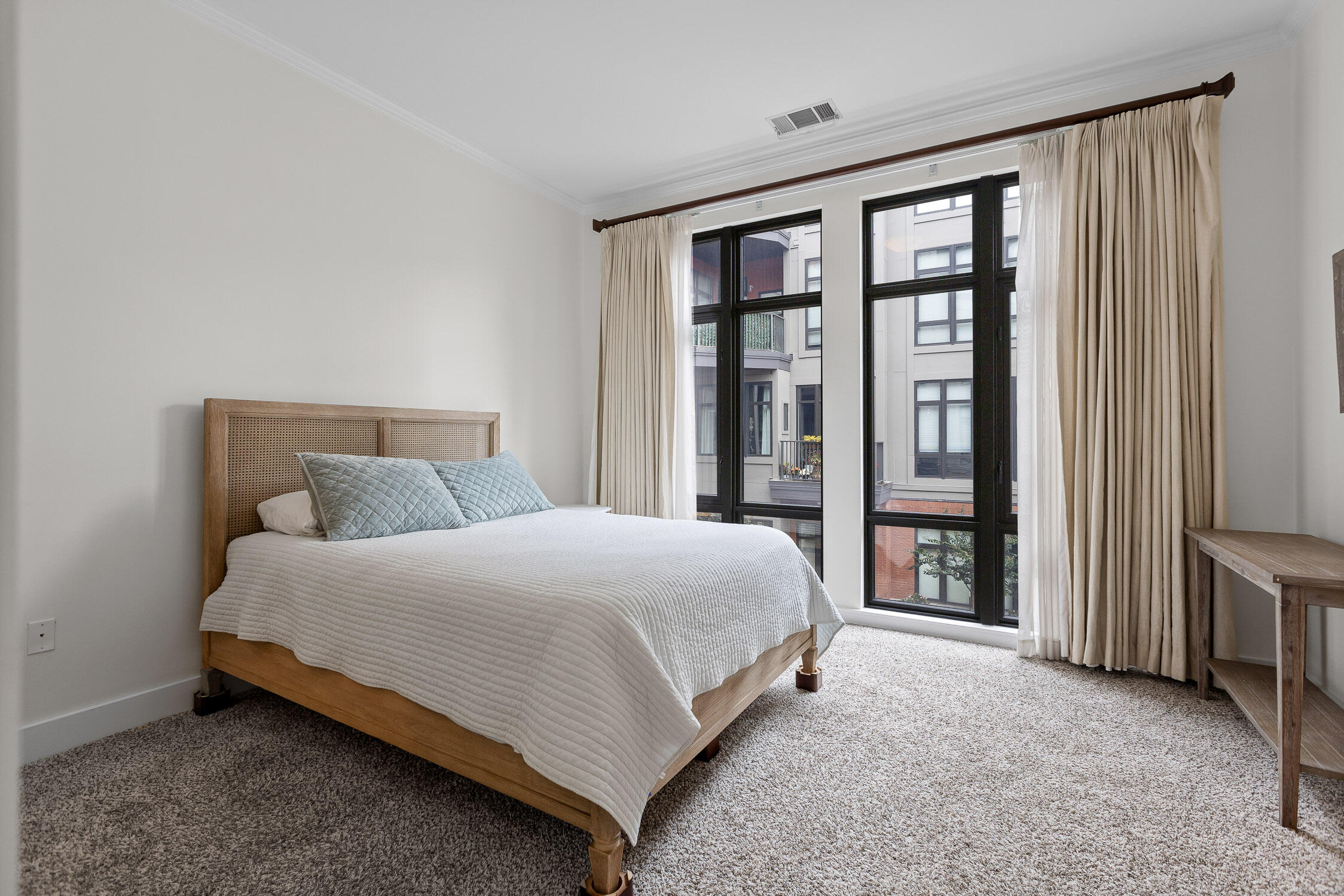 129 Walnut Street, 122