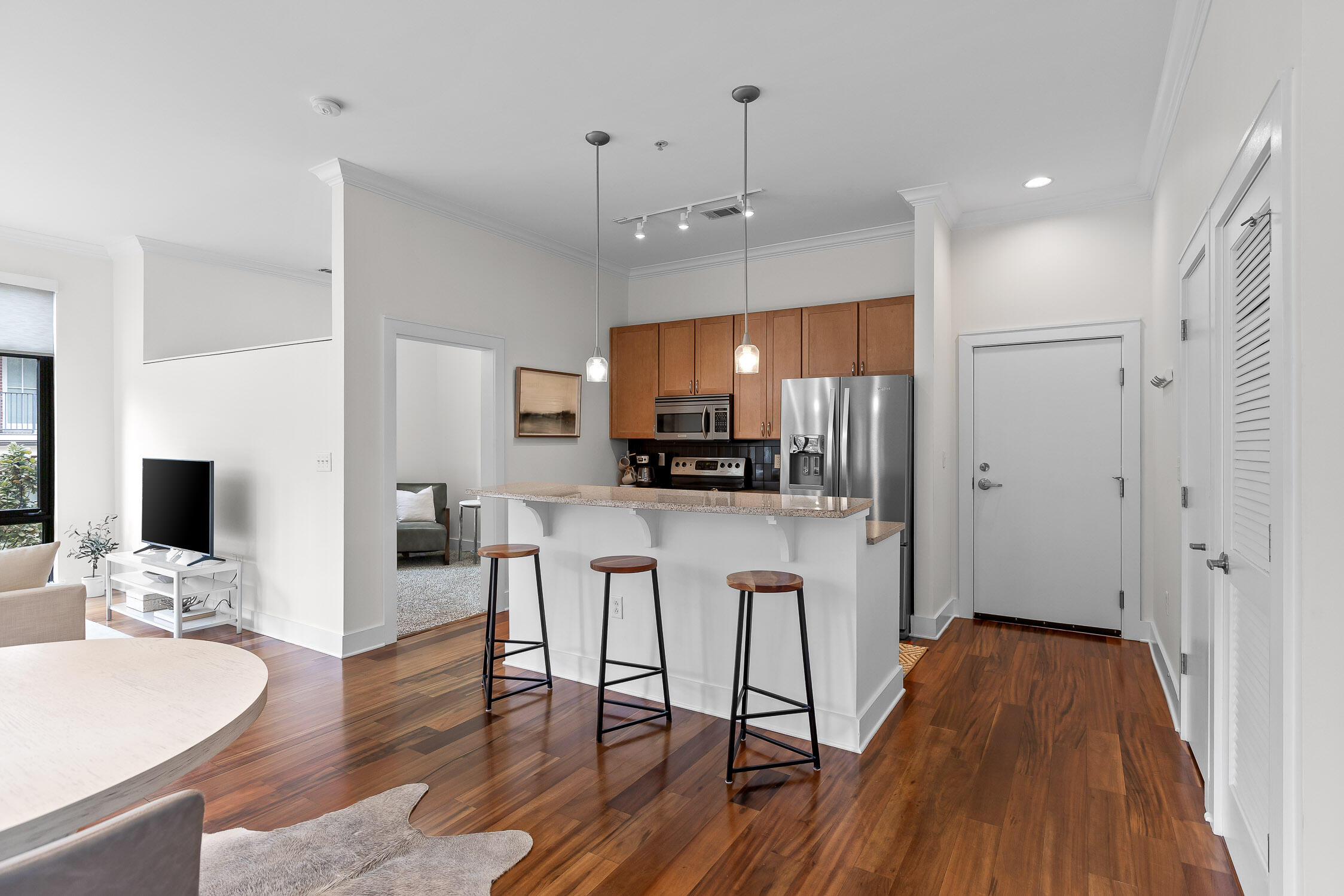 129 Walnut Street, 122