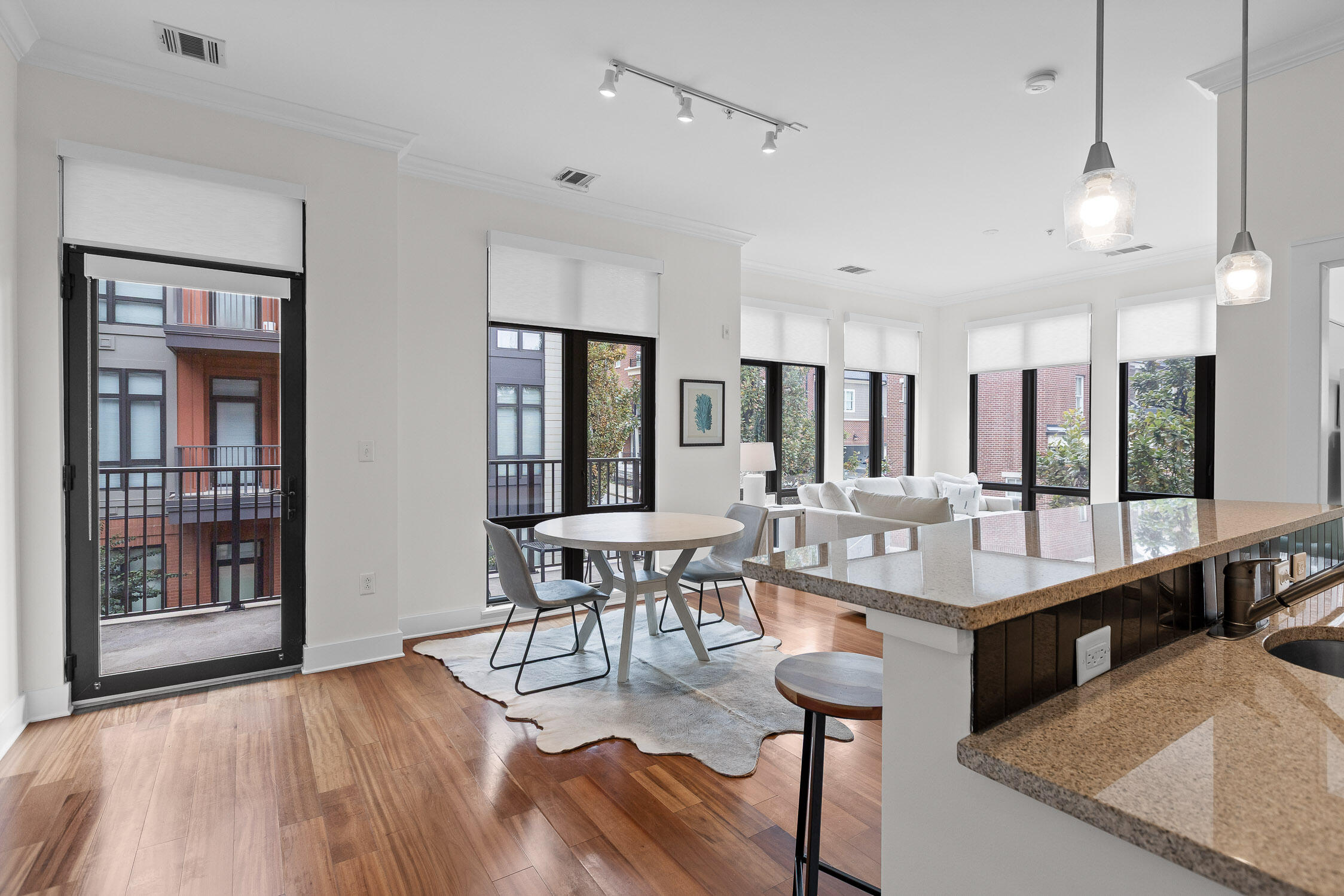 129 Walnut Street, 122