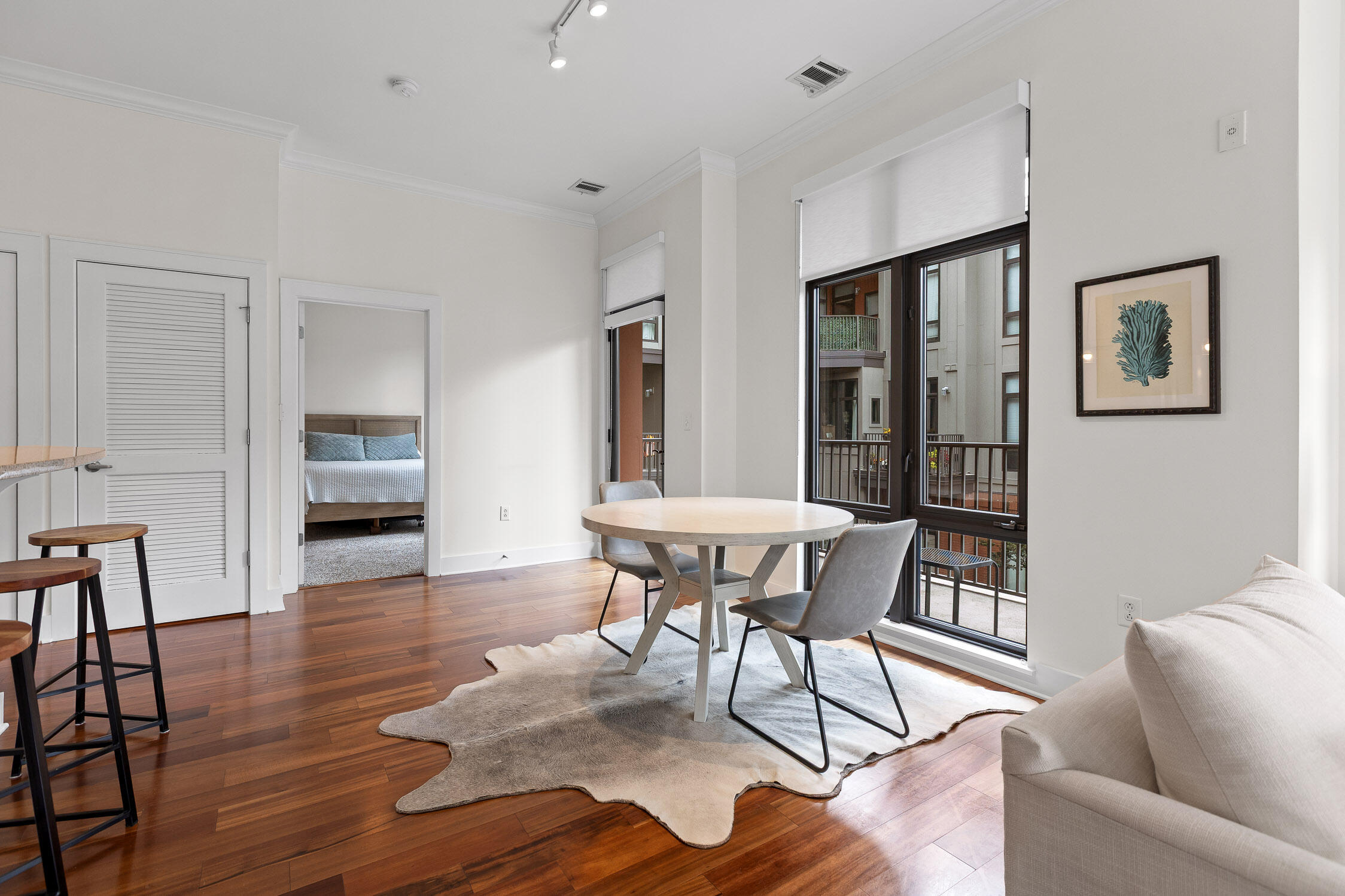 129 Walnut Street, 122