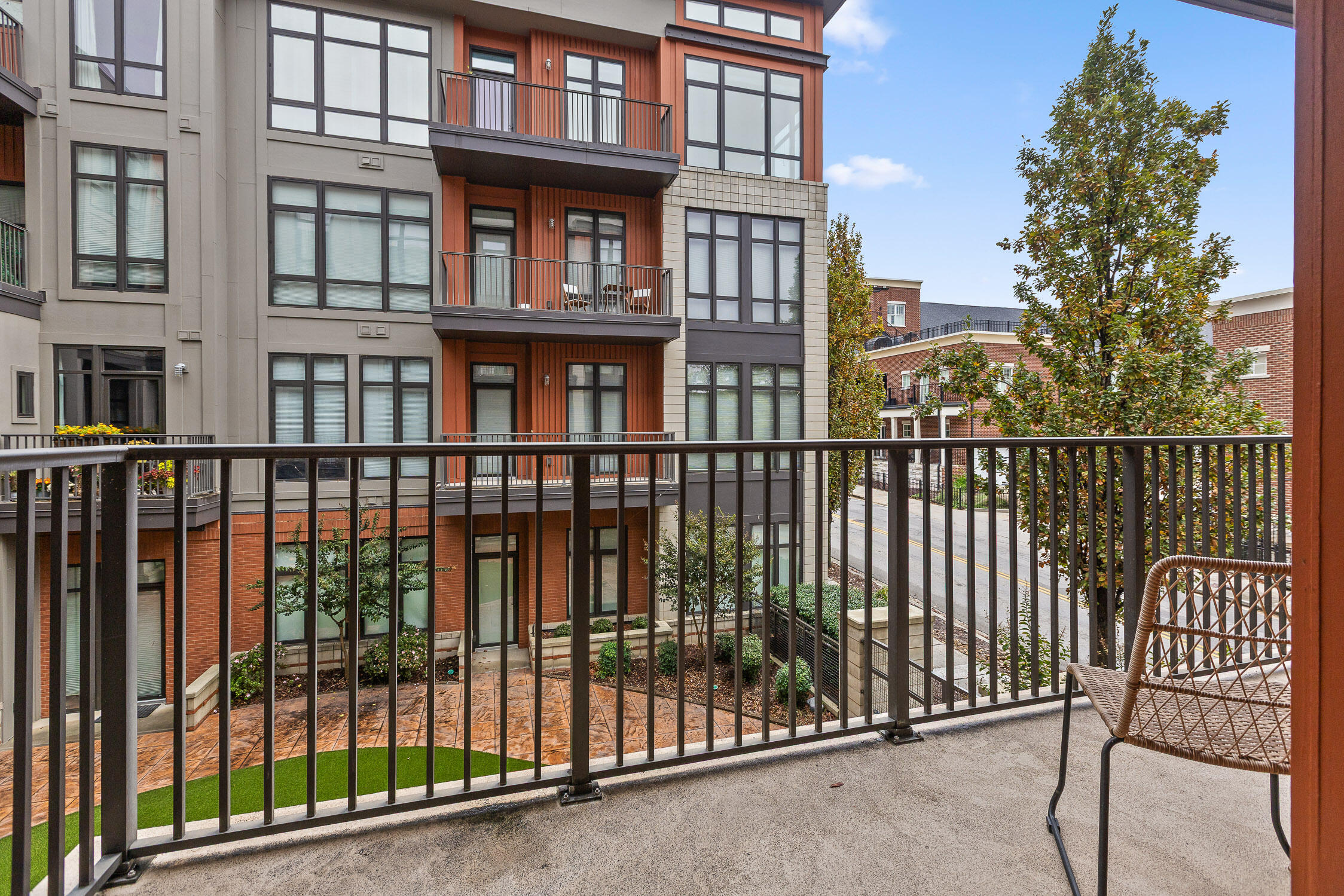 129 Walnut Street, 122