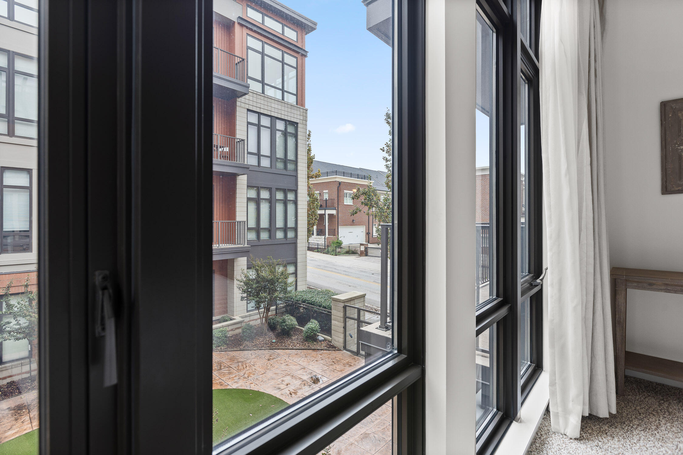 129 Walnut Street, 122