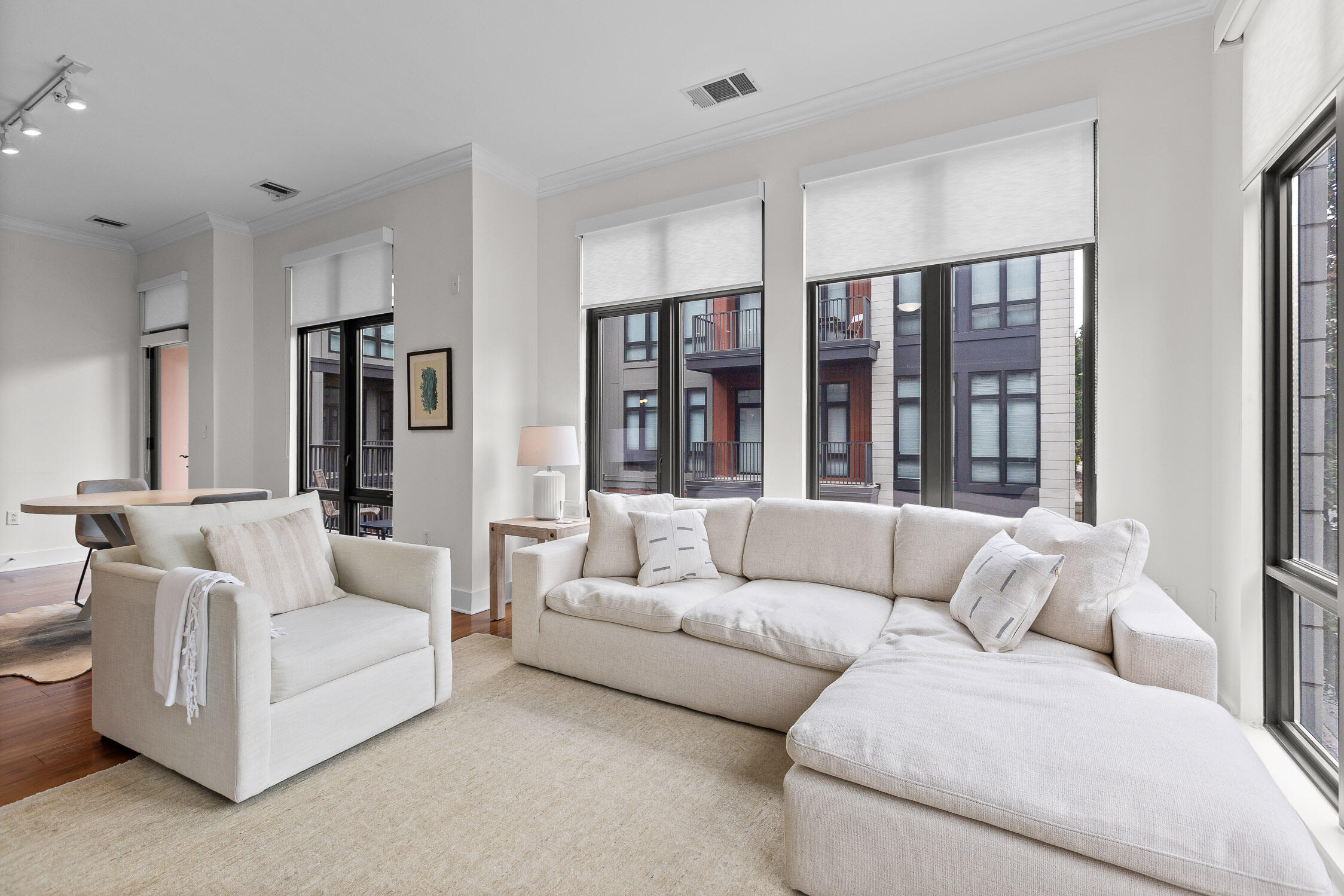 129 Walnut Street, 122