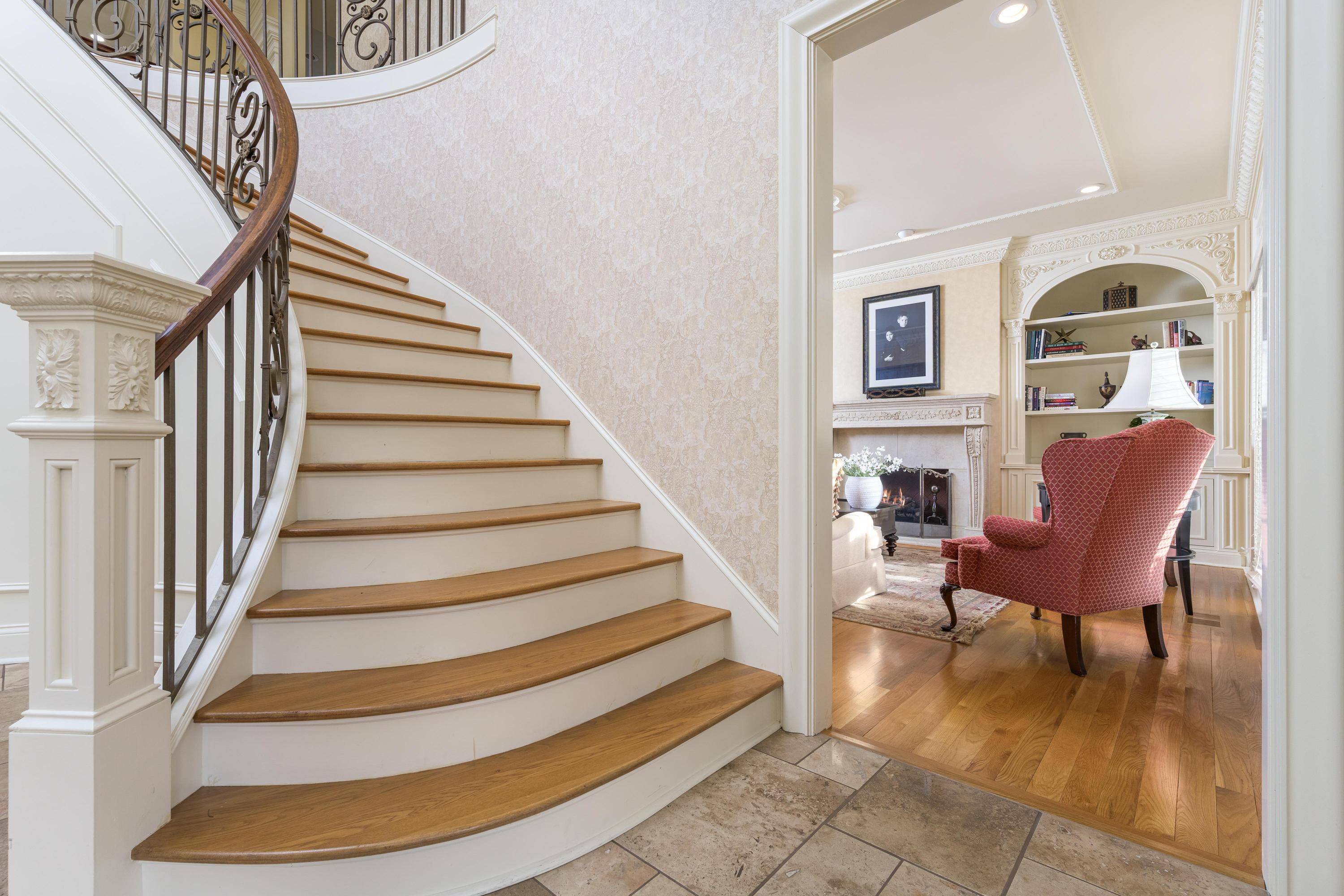 5636 Mountain Breeze Drive