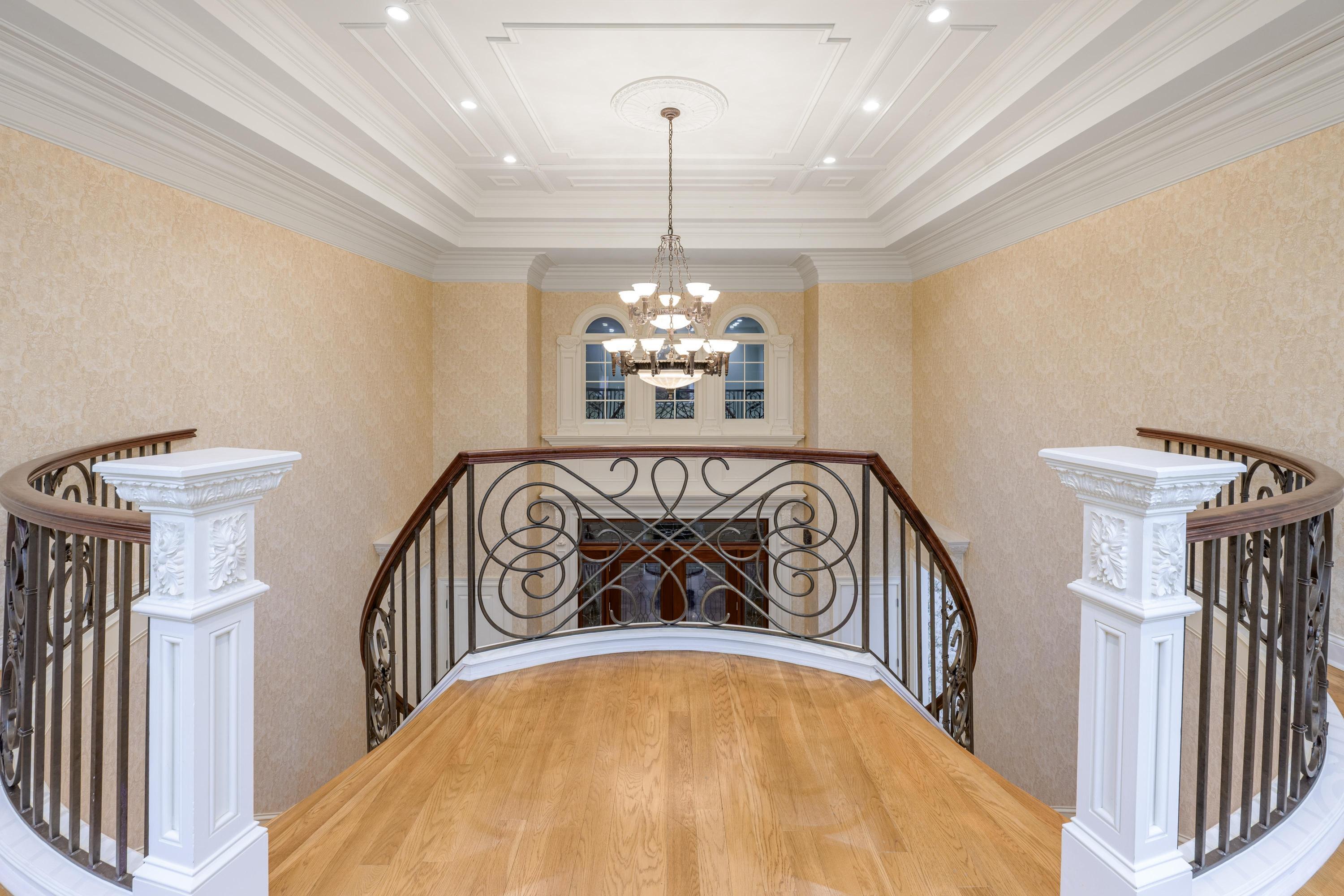 5636 Mountain Breeze Drive