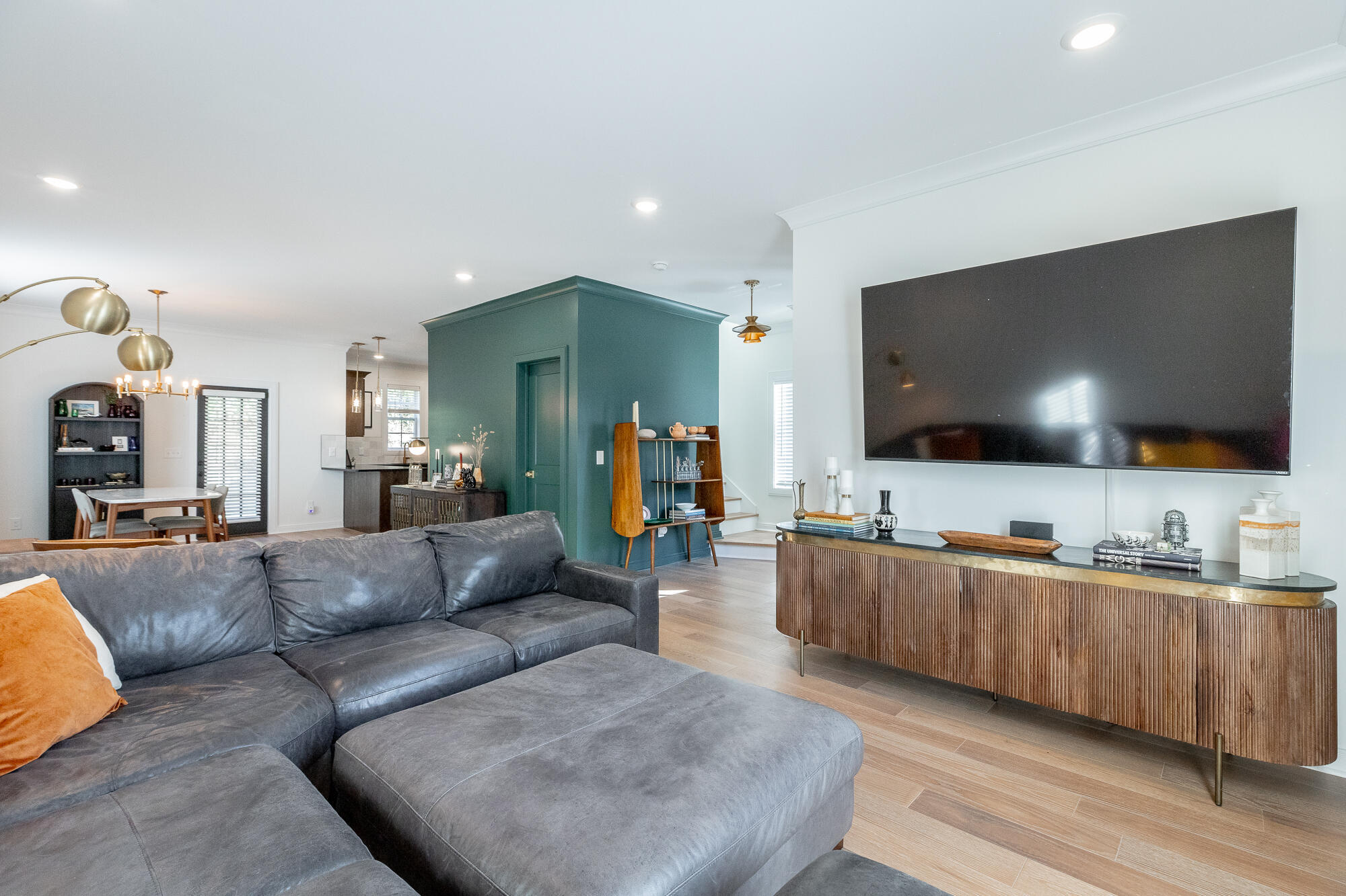 1046 S Seminole Drive