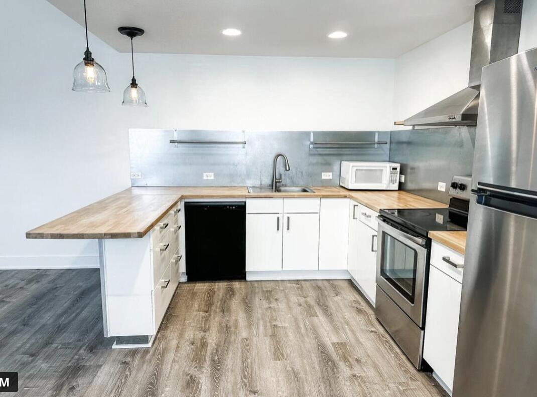 1590 Adams Street, 210