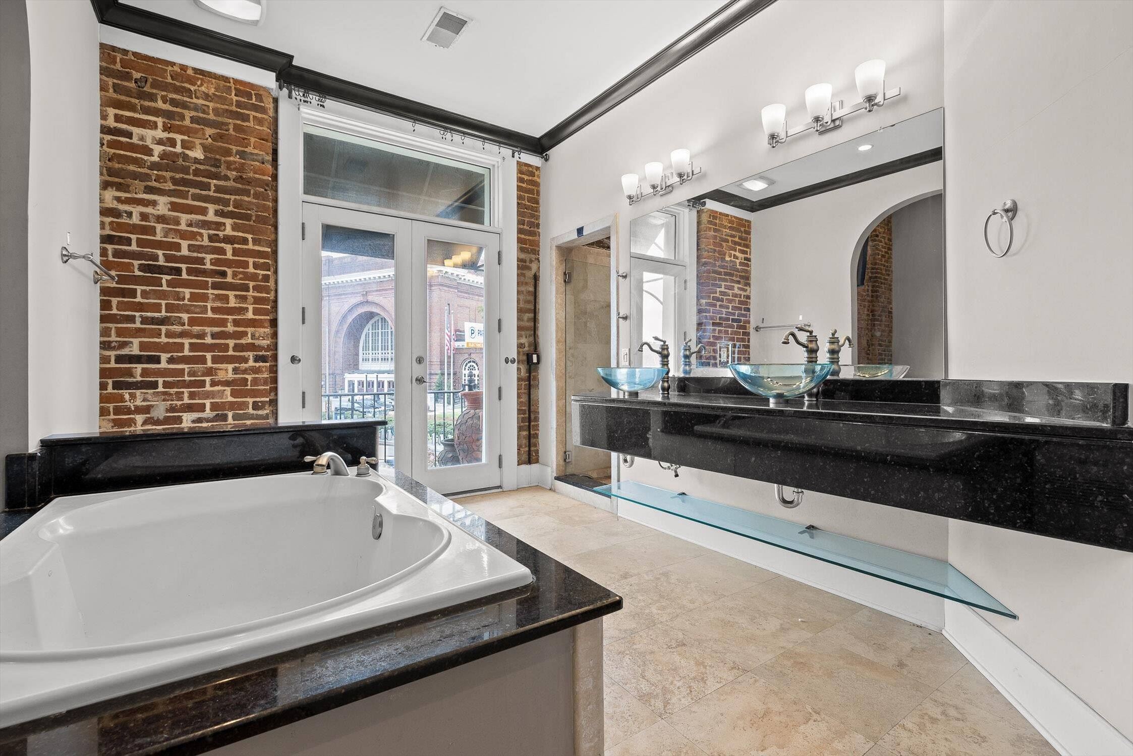 1467 Market Street, 204