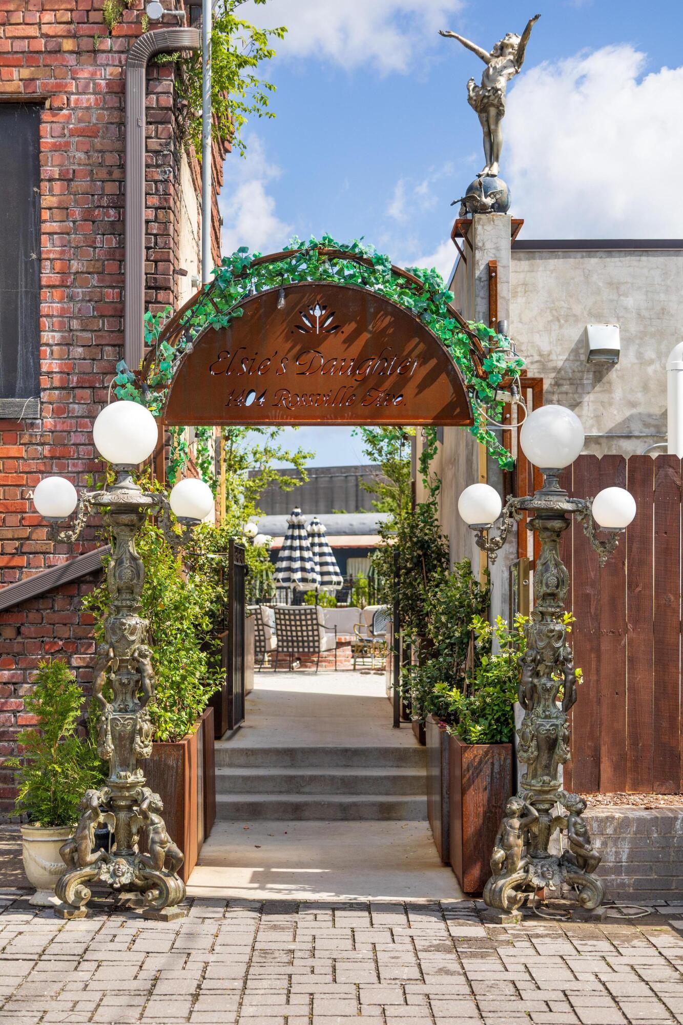 1467 Market Street, 204