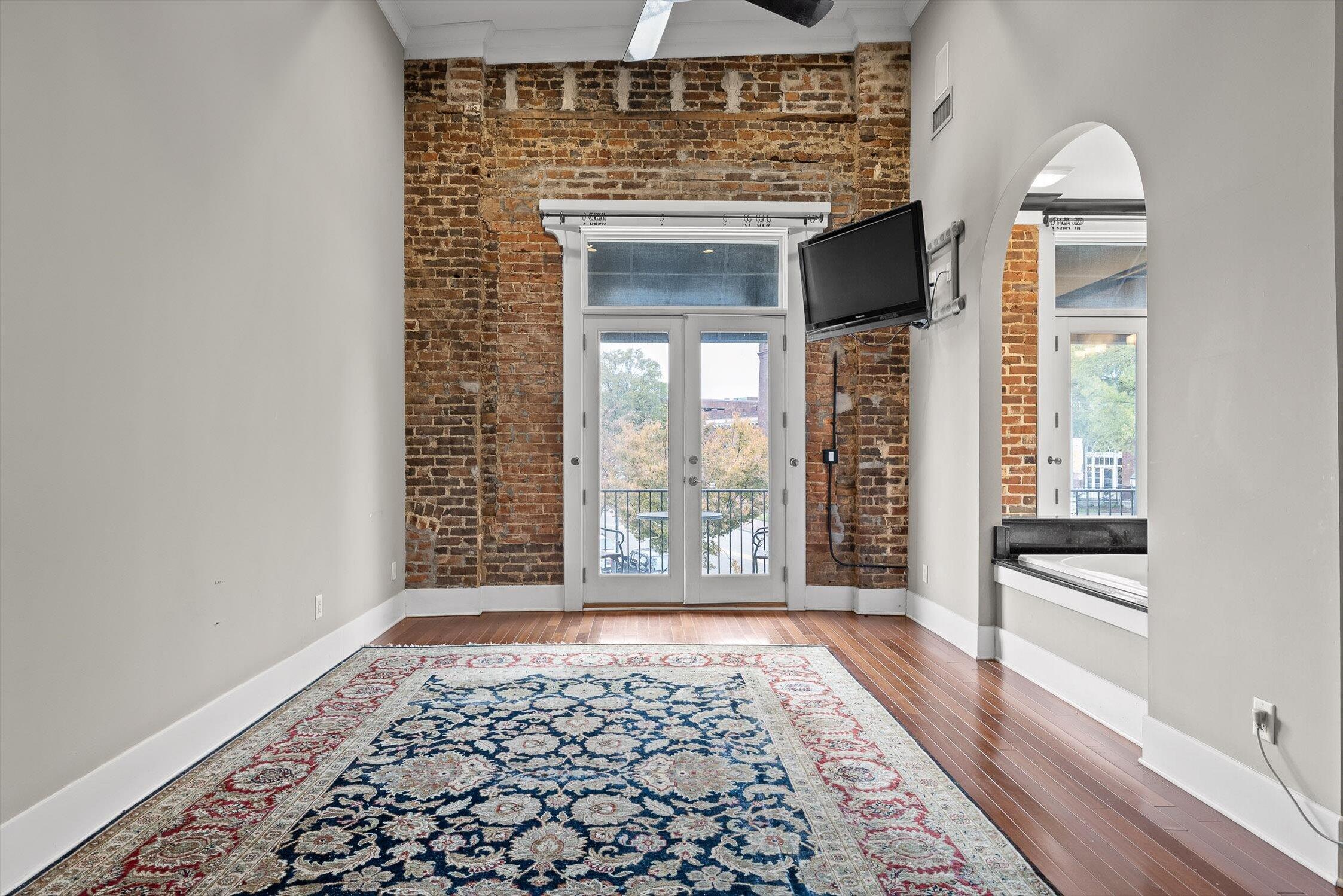 1467 Market Street, 204