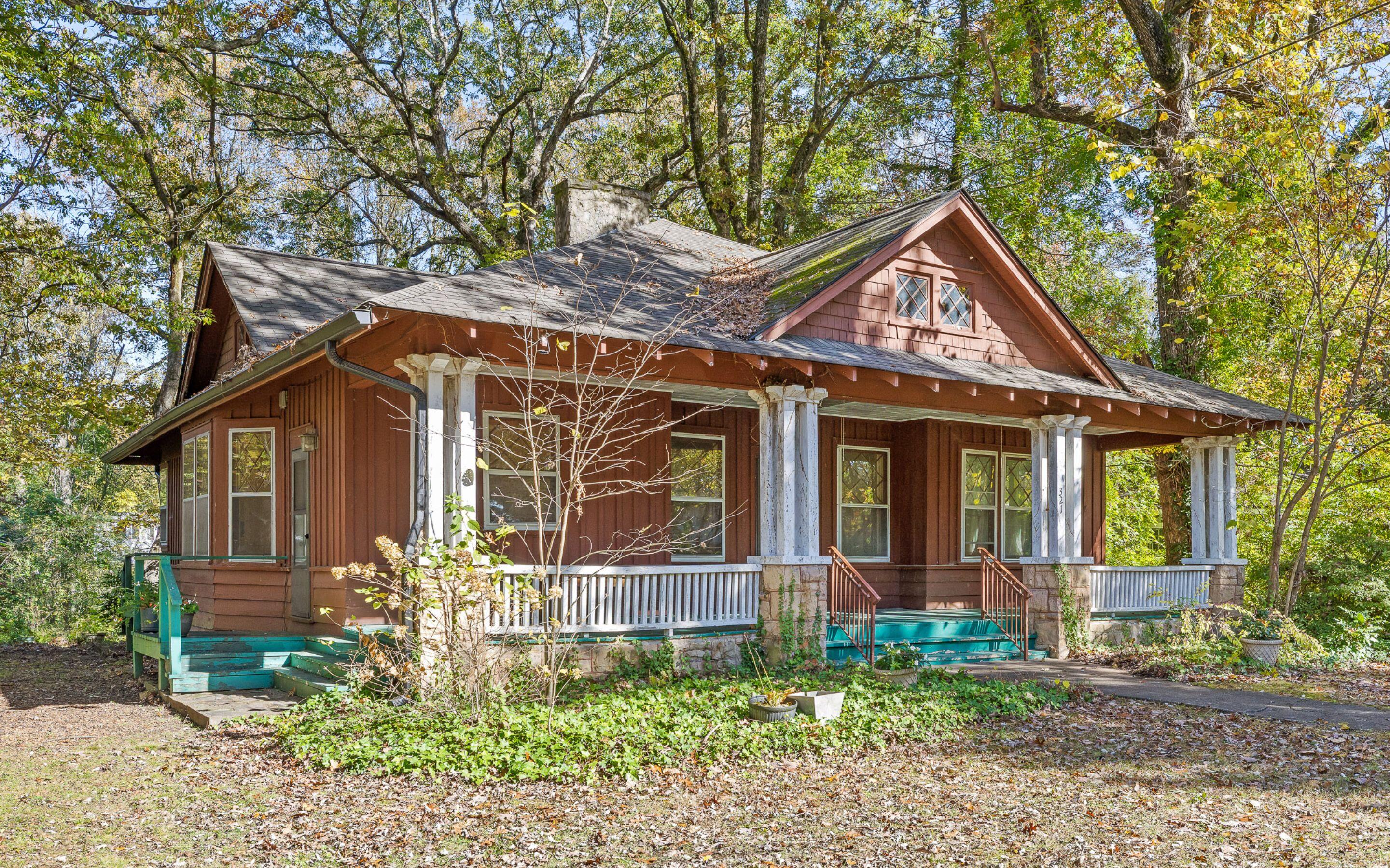 321 Signal Mountain Boulevard