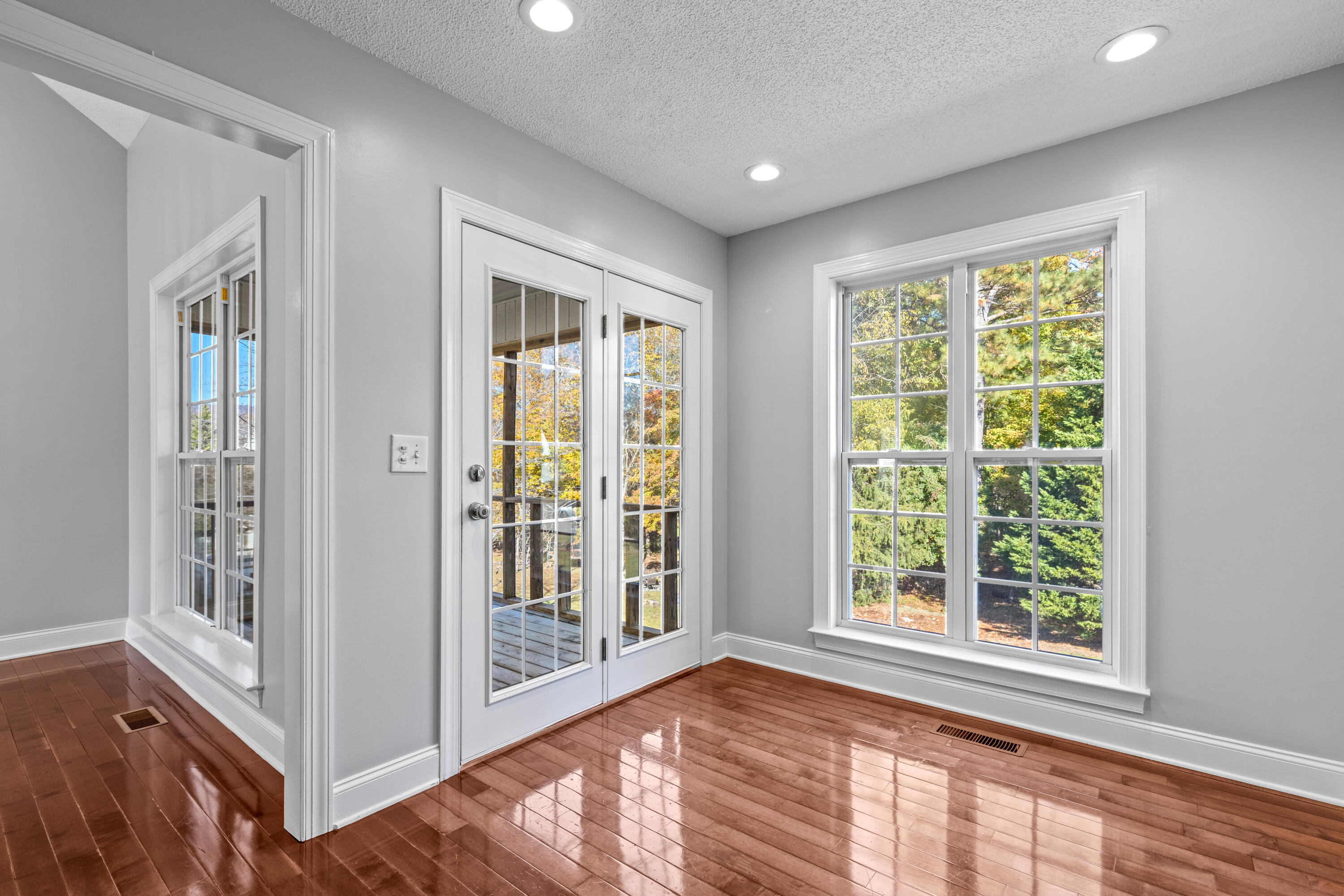 433 Stanford Dr