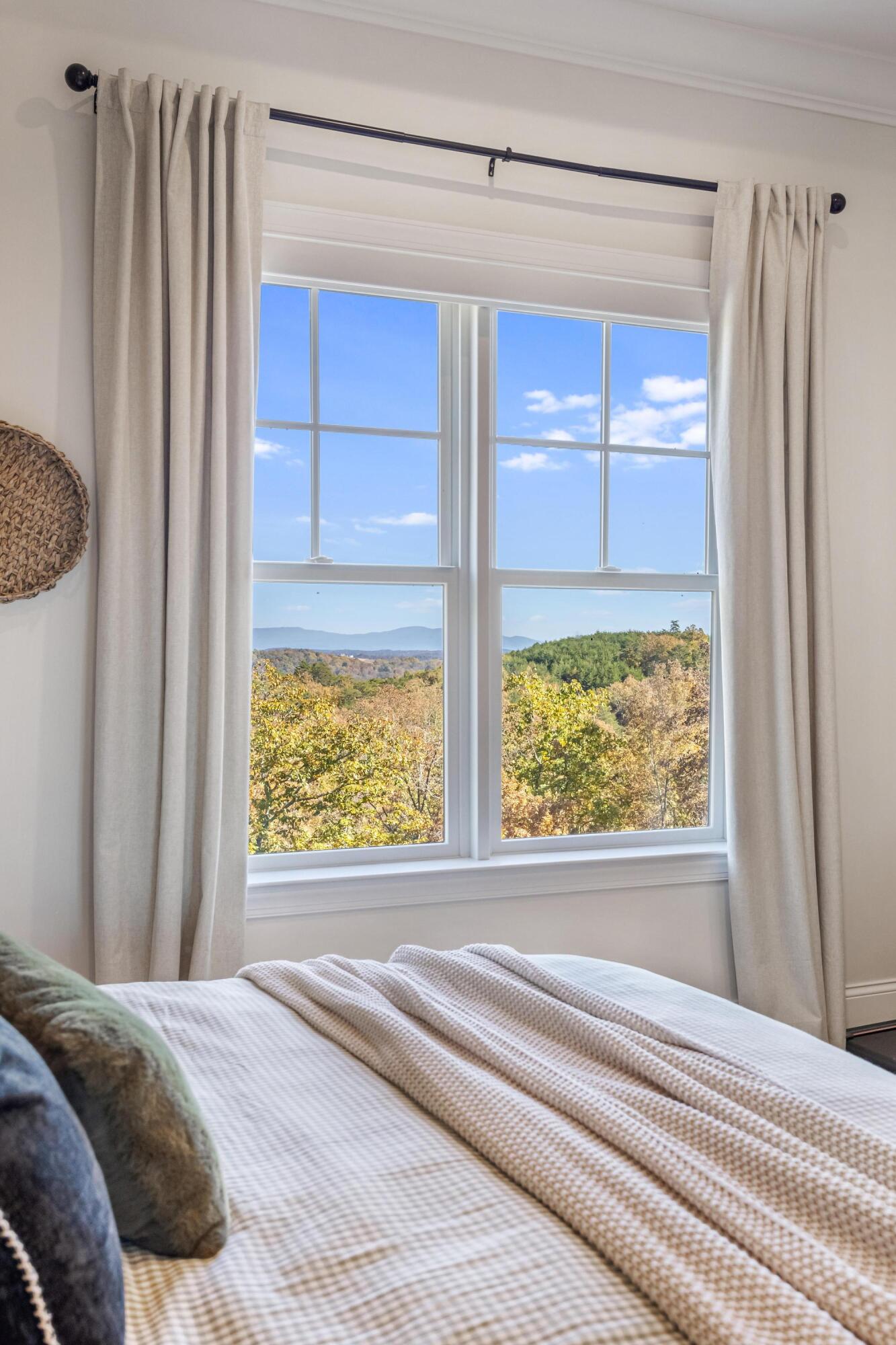 2214 Horizons View Drive