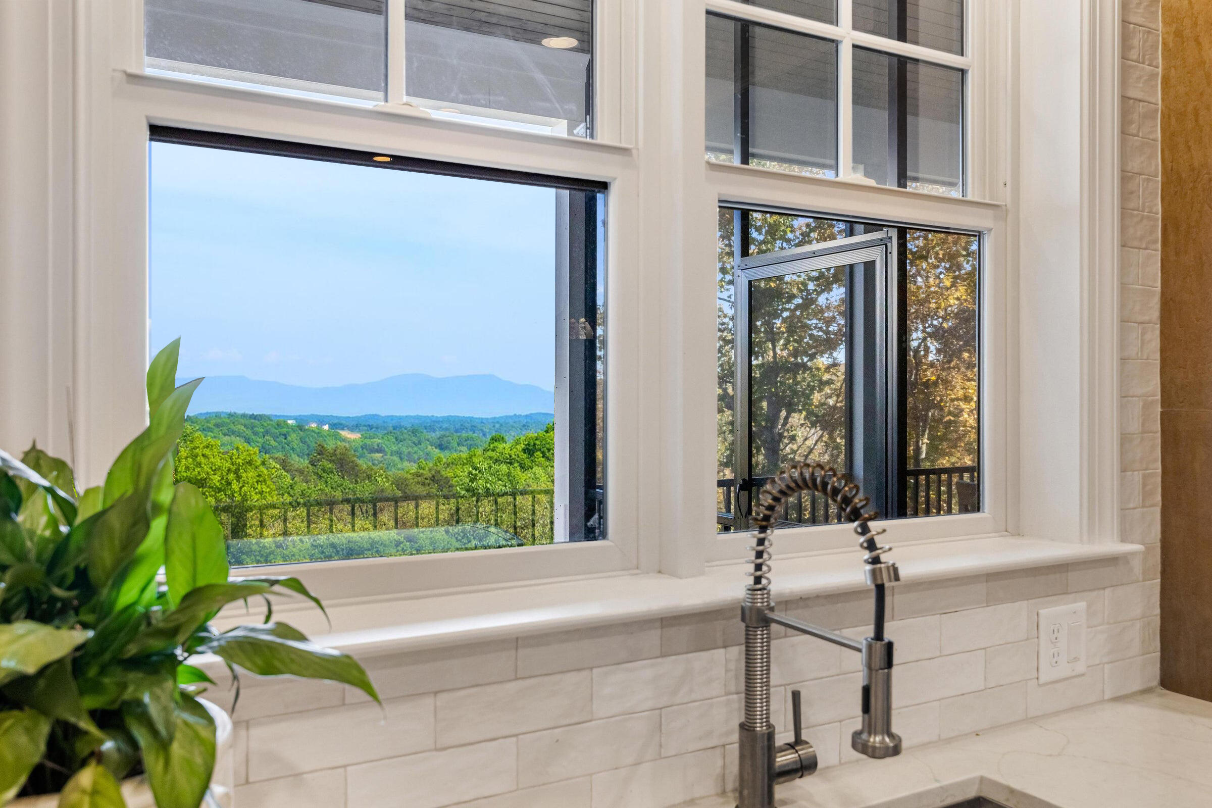 2214 Horizons View Drive