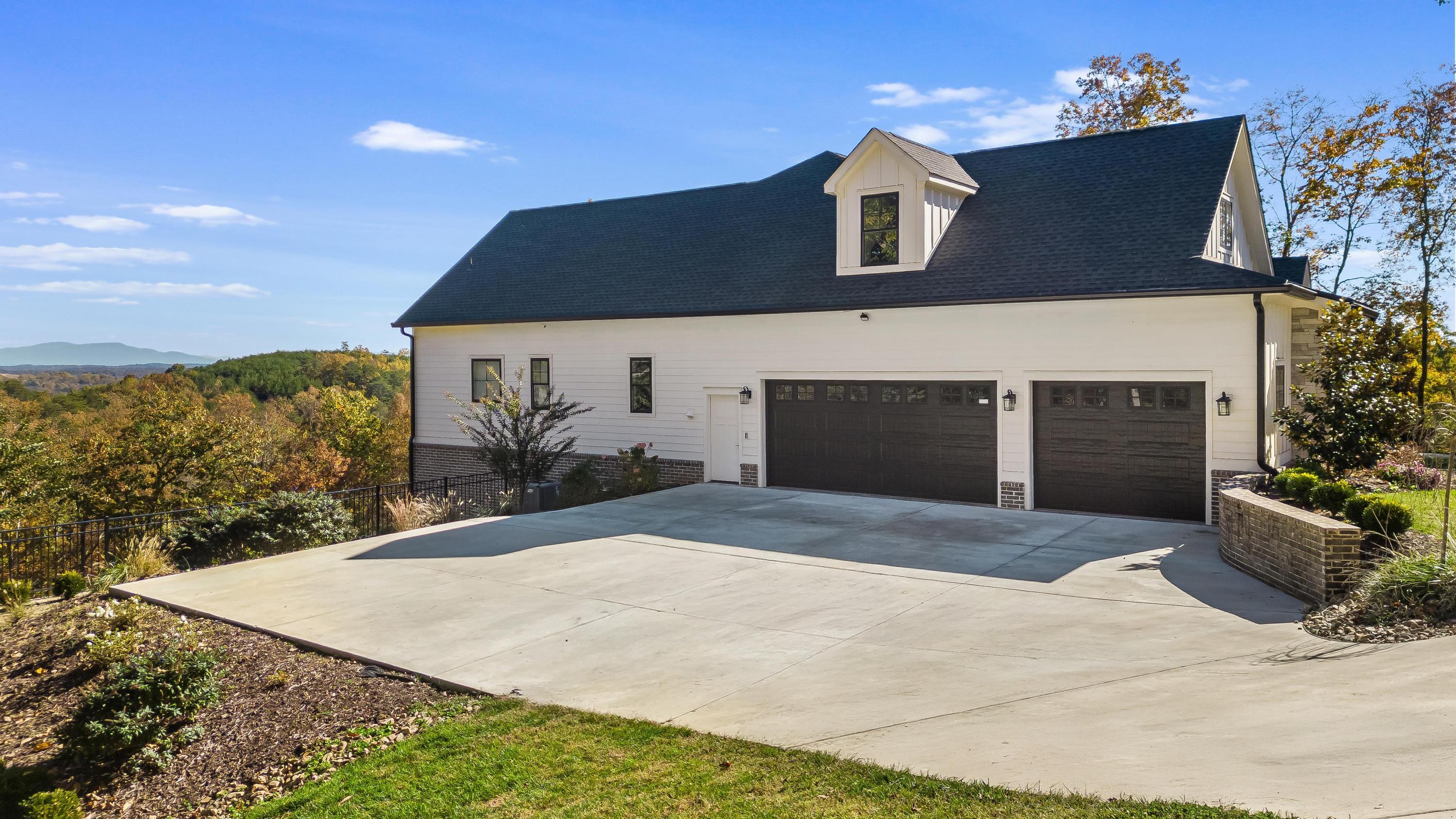 2214 Horizons View Drive