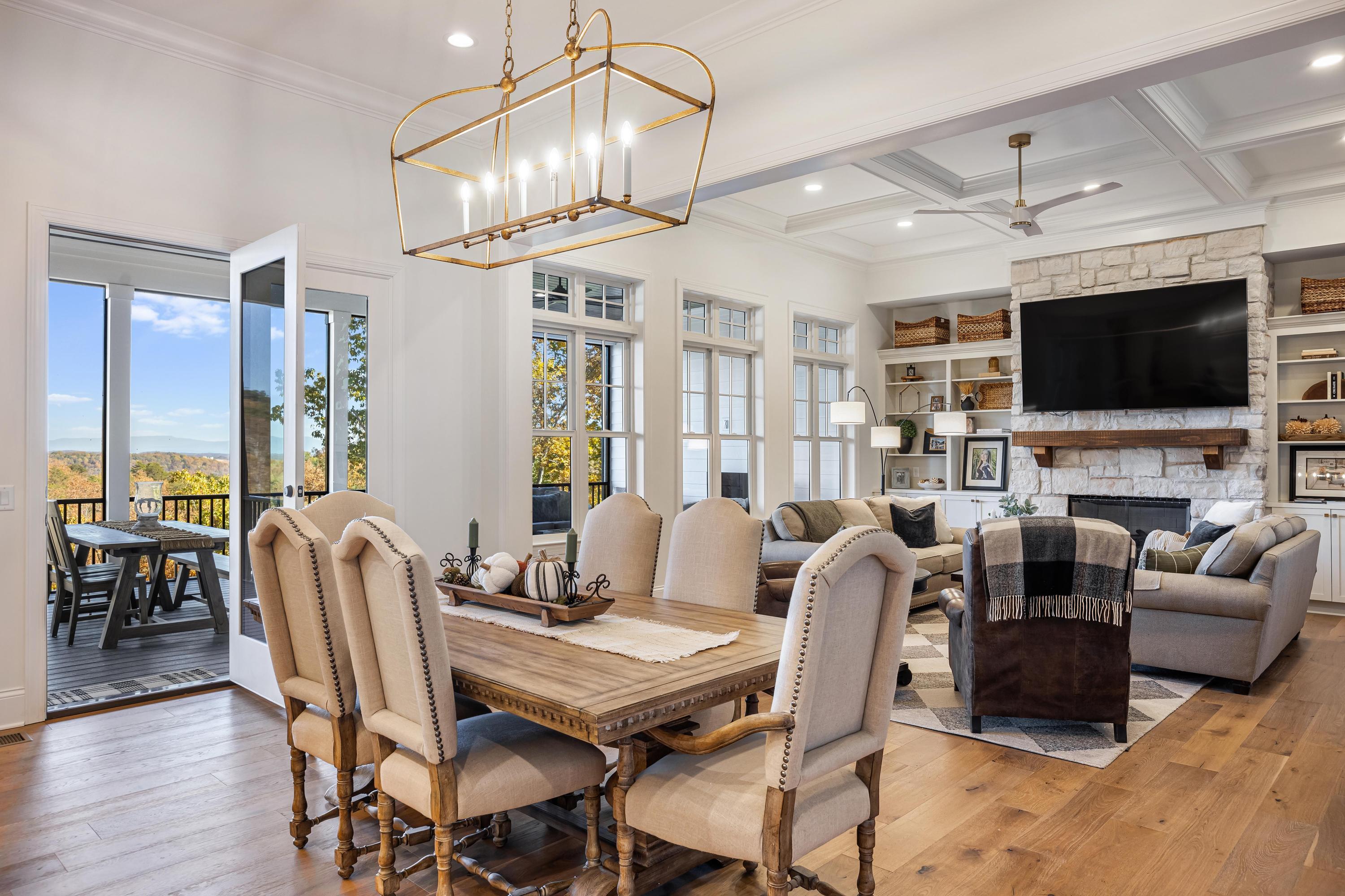 2214 Horizons View Drive