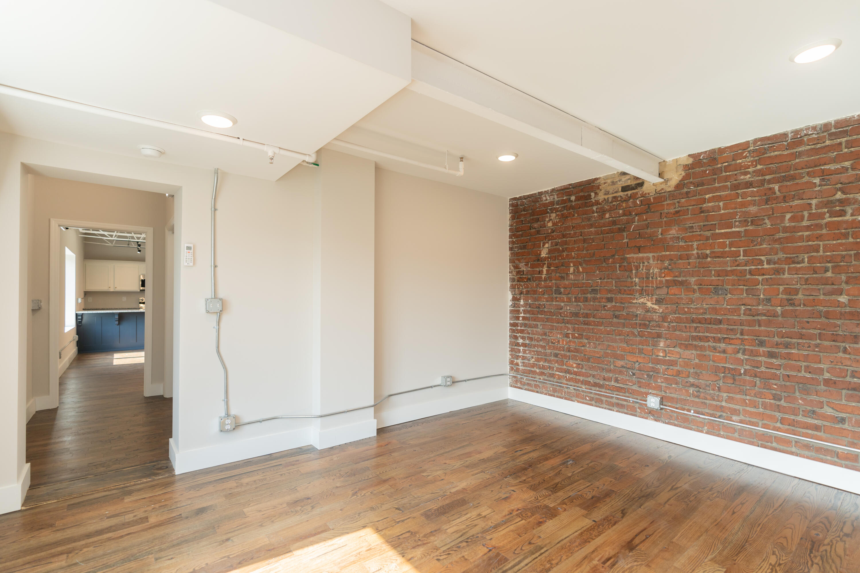 614 E Main Street, 207