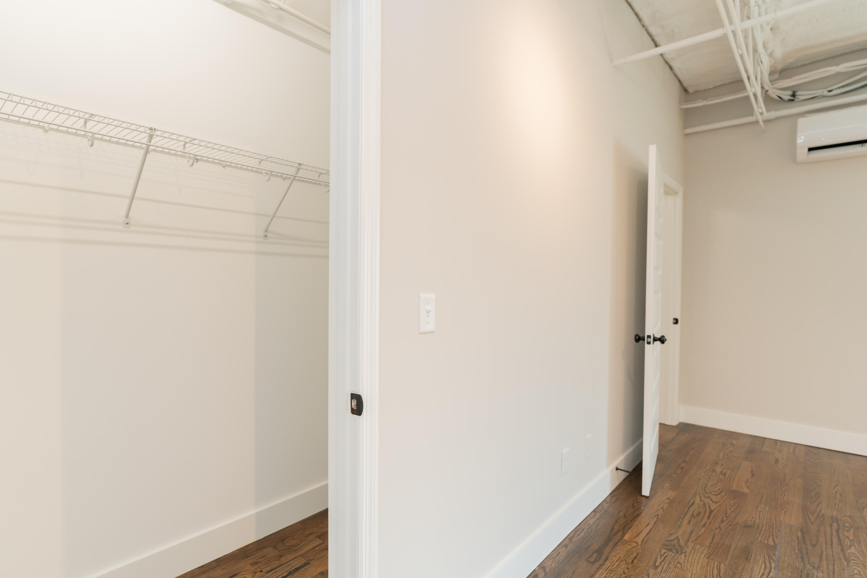 614 E Main Street, 207