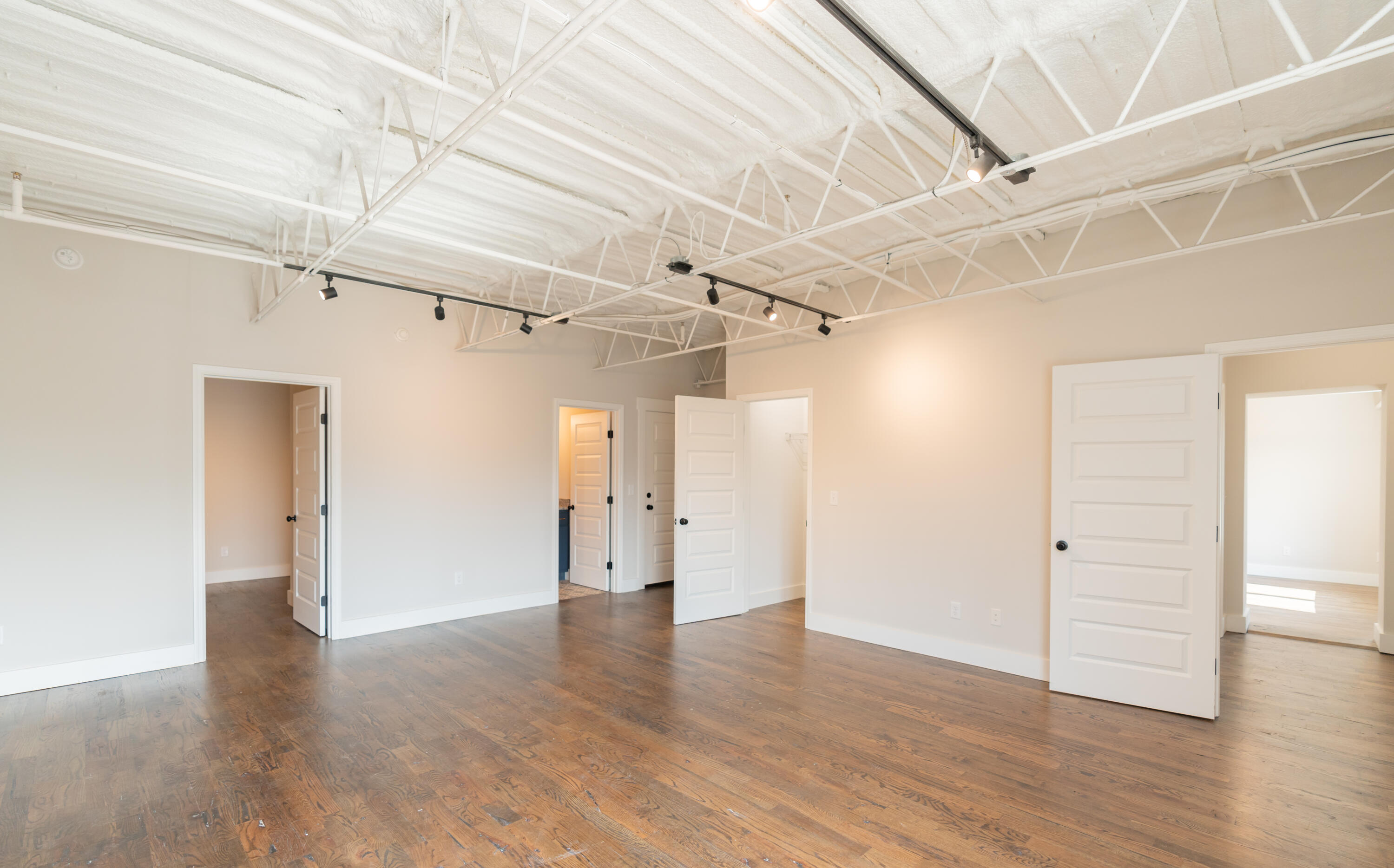 614 E Main Street, 207