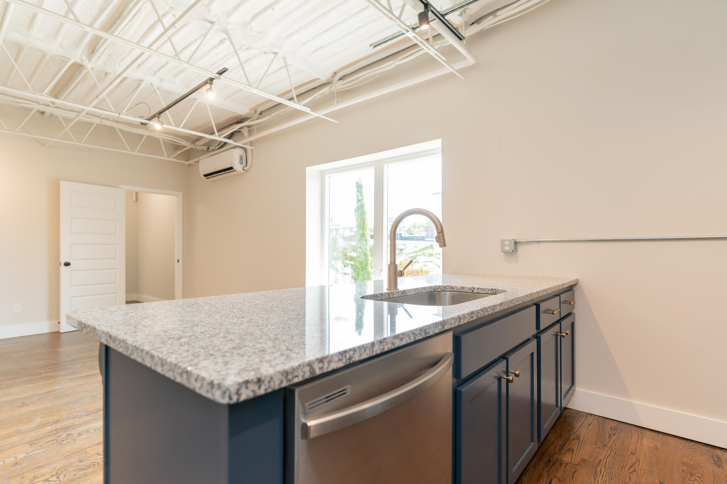 614 E Main Street, 207