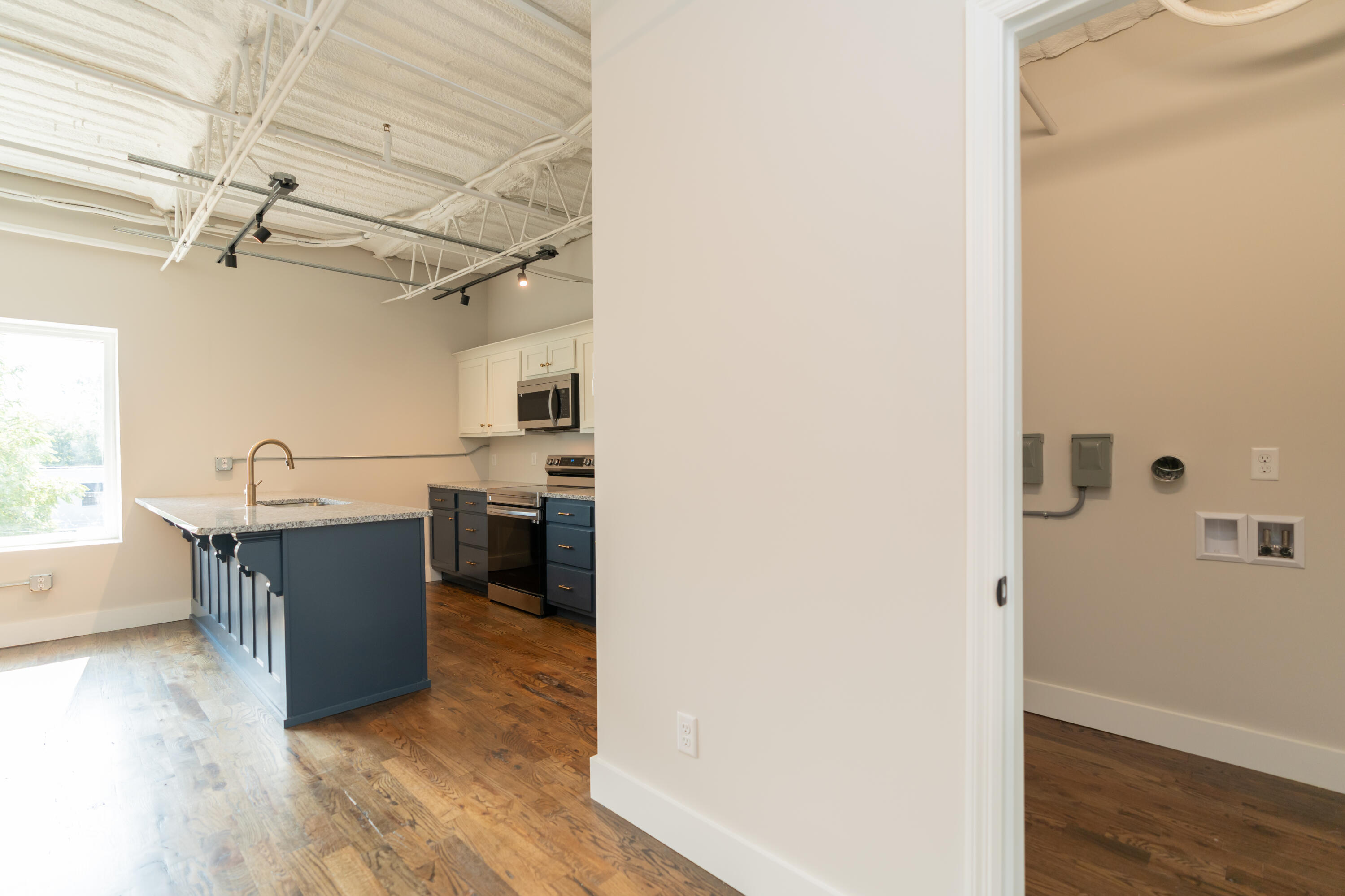 614 E Main Street, 207