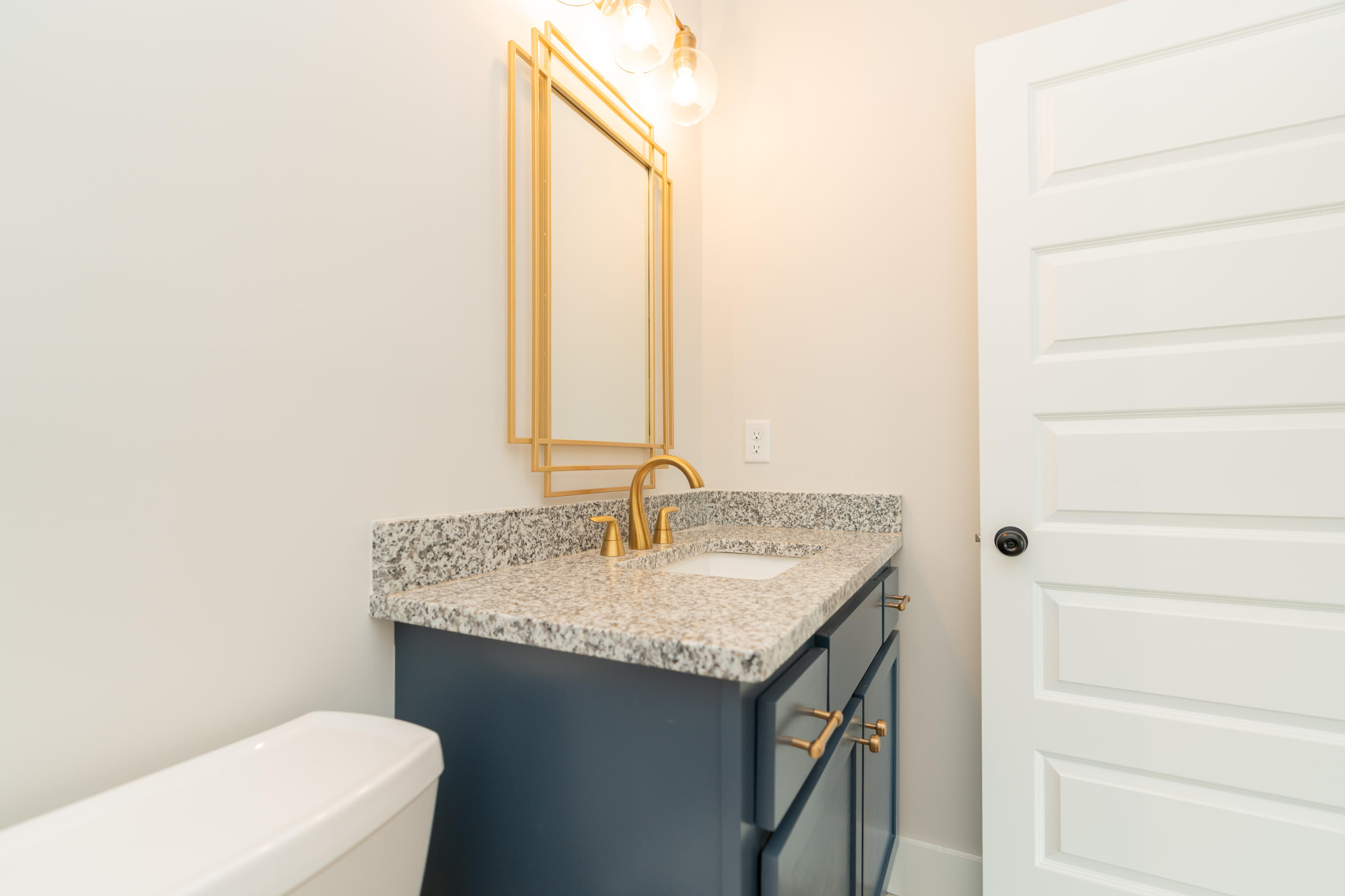 614 E Main Street, 207