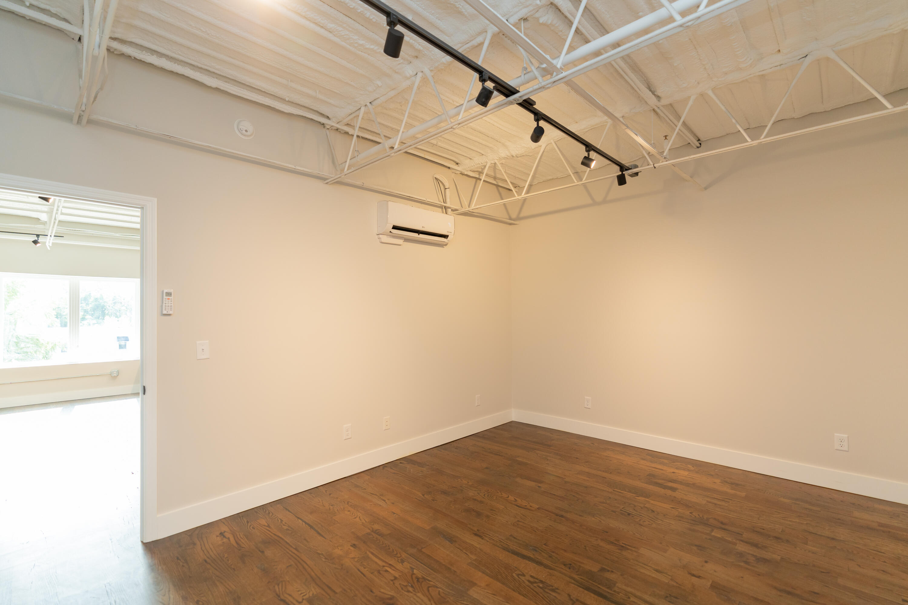 614 E Main Street, 207