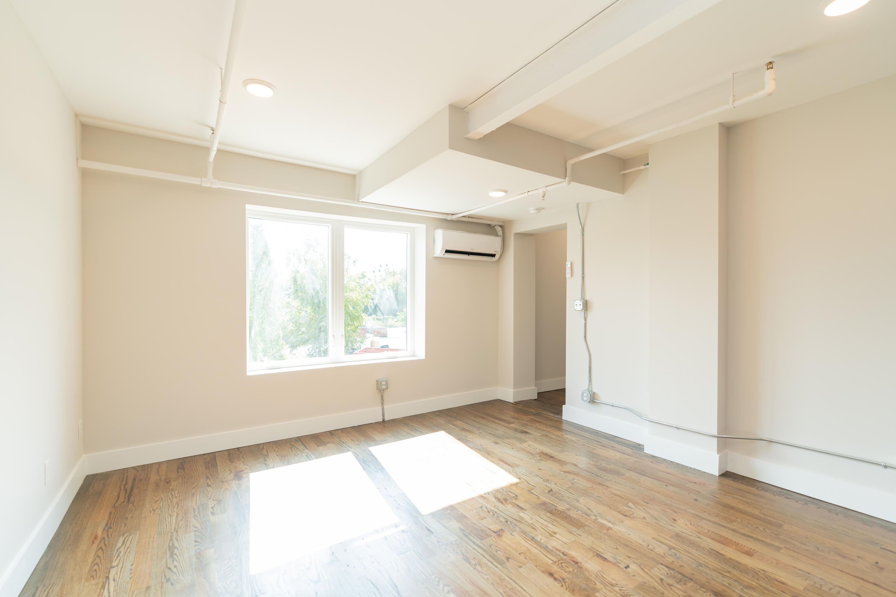 614 E Main Street, 207